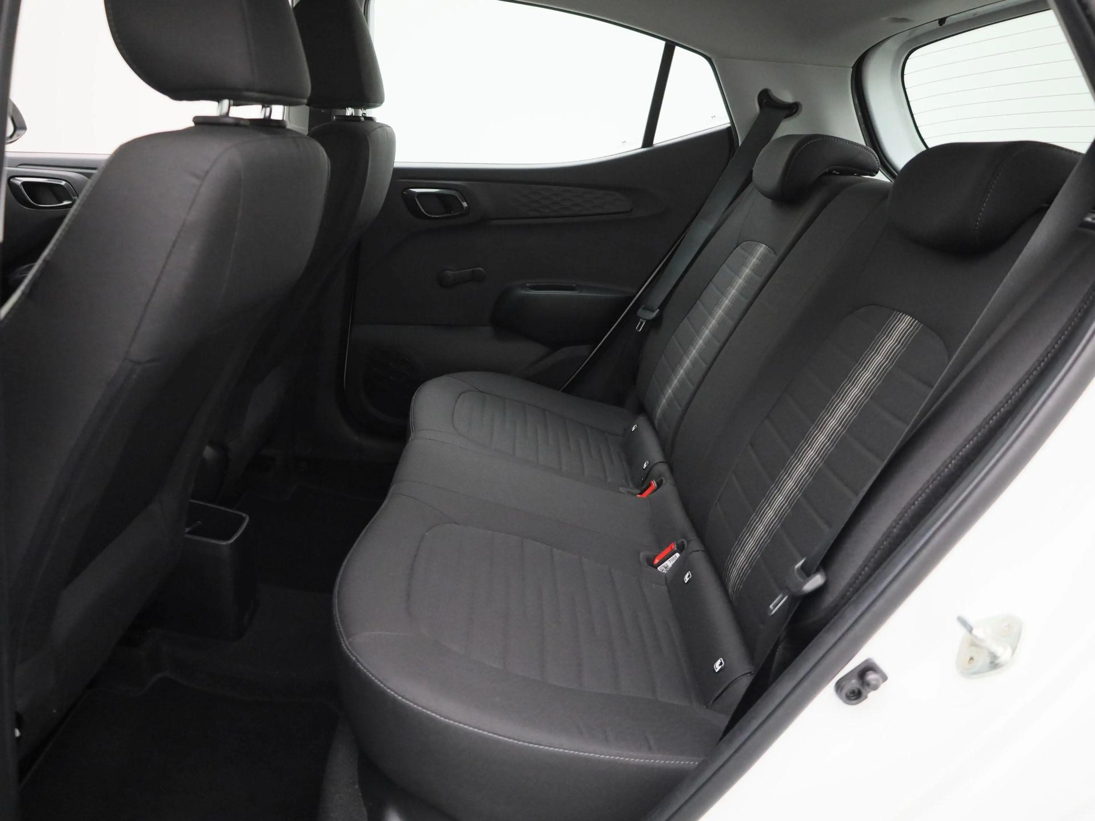 Hyundai i10 1.0 Comfort — photo 12