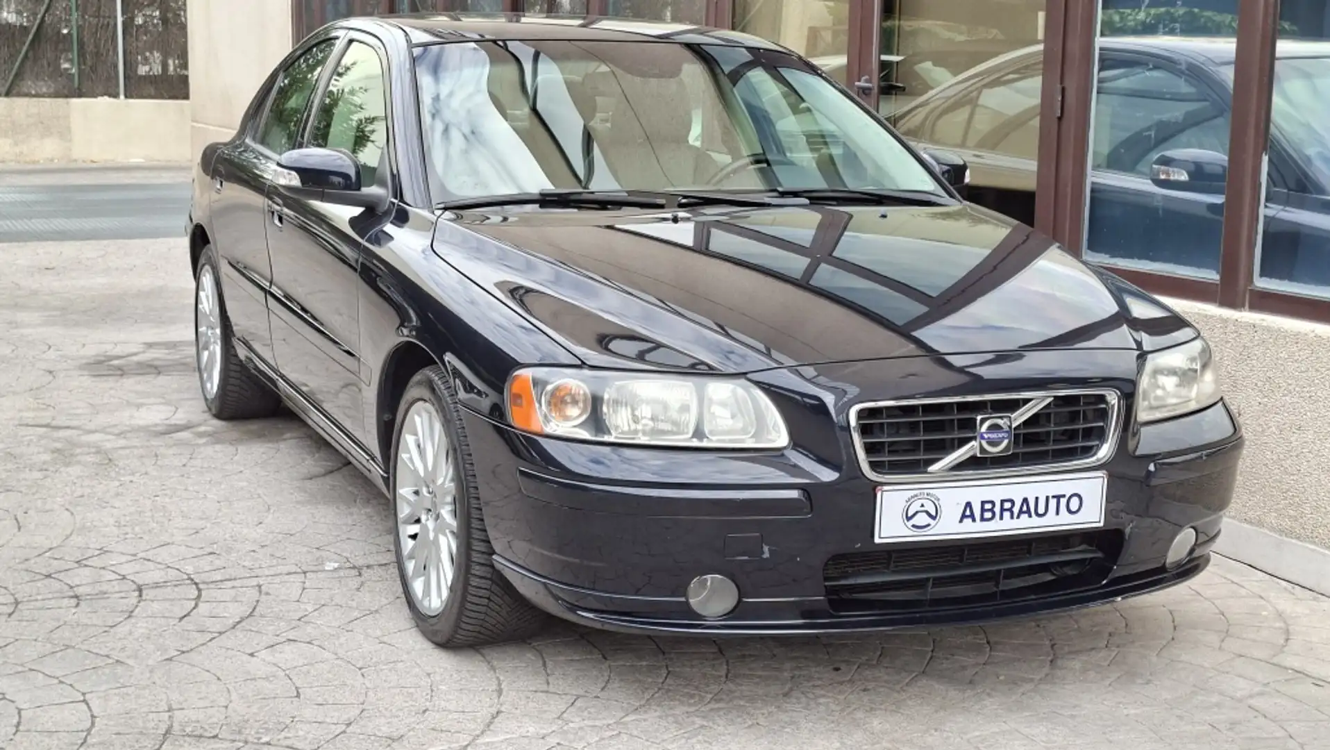 Volvo S60 2.4 Momentum 170 Bleu - 1