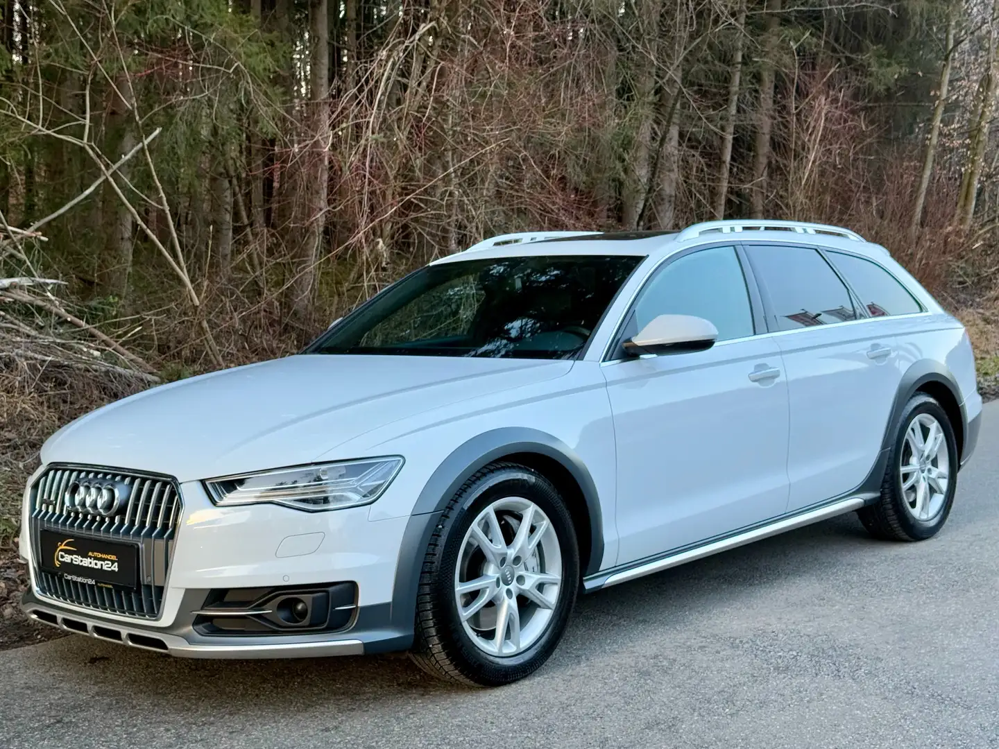 Audi A6 allroad 3.0 TDI*ACC*TOTWI*LEDER*PANO*MATRIX*AHK*LUFT*HCAM* Bílá - 1