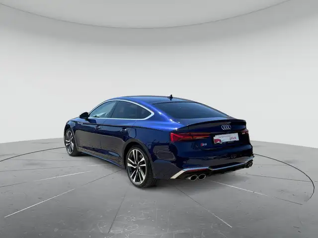Audi S5 view 4