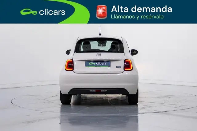 Fiat 500e view 4