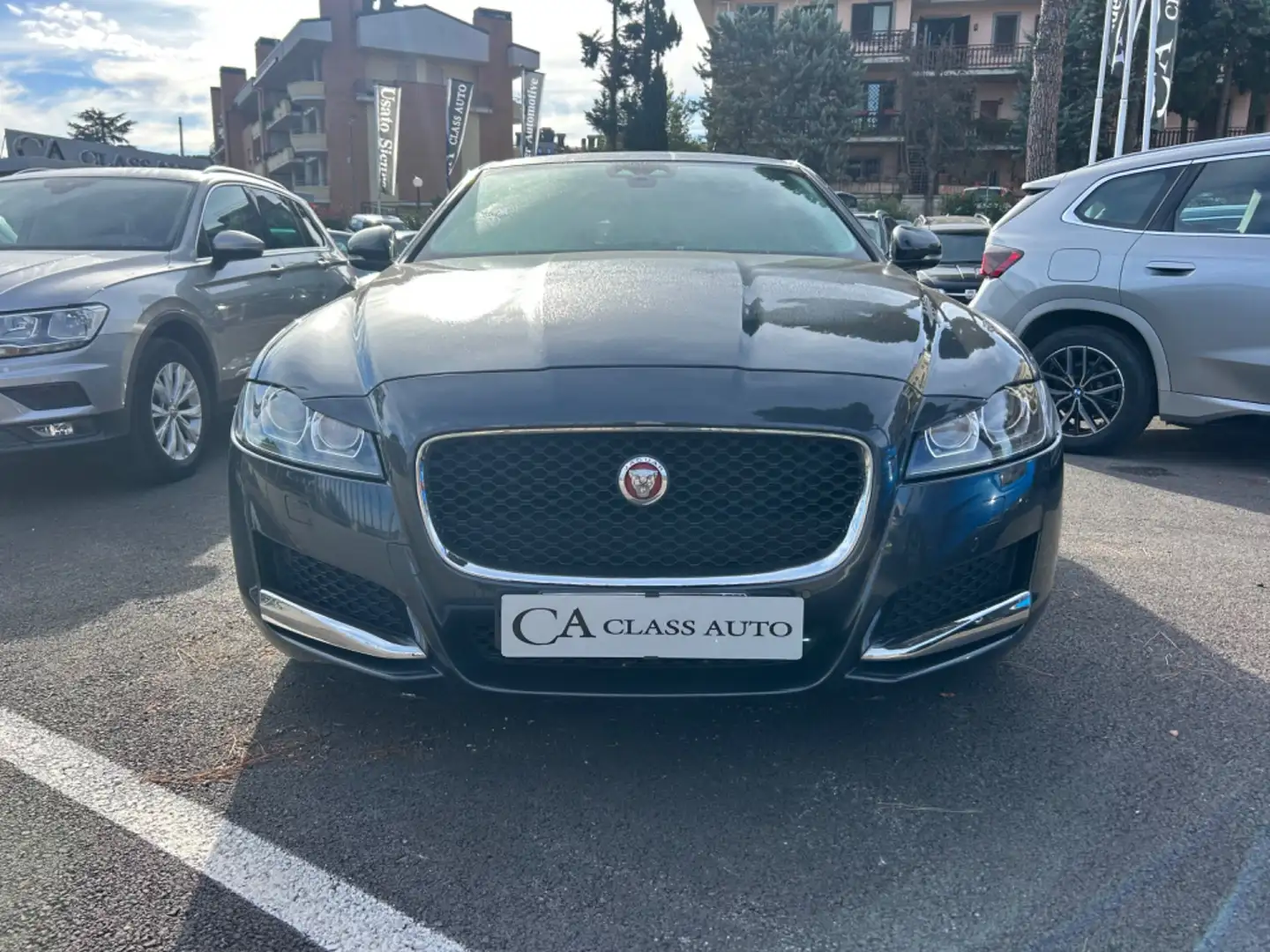 Jaguar XF XF 2.0 D 180 CV Portfolio Gris - 1