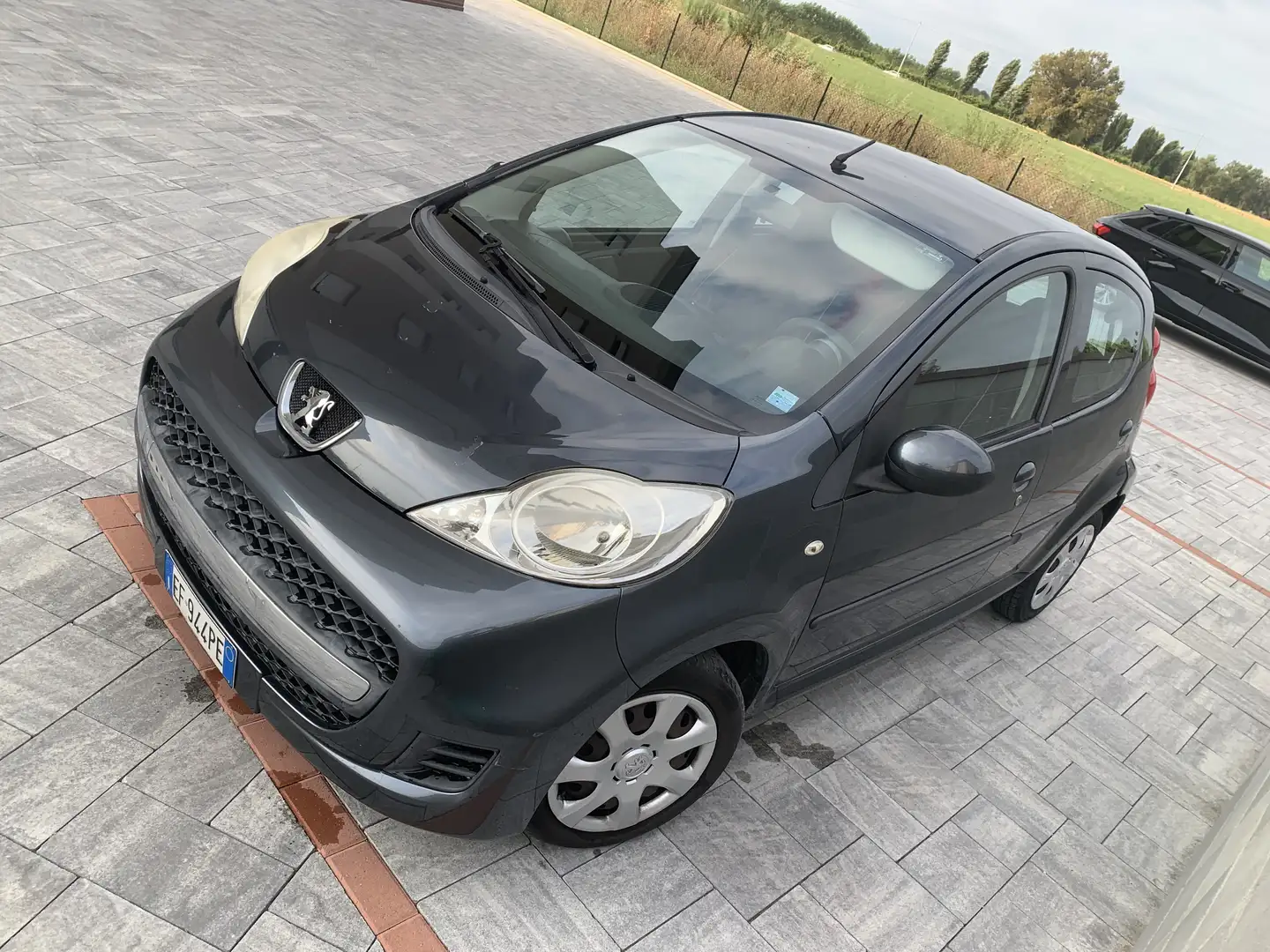 Peugeot 107 sweet year - 1