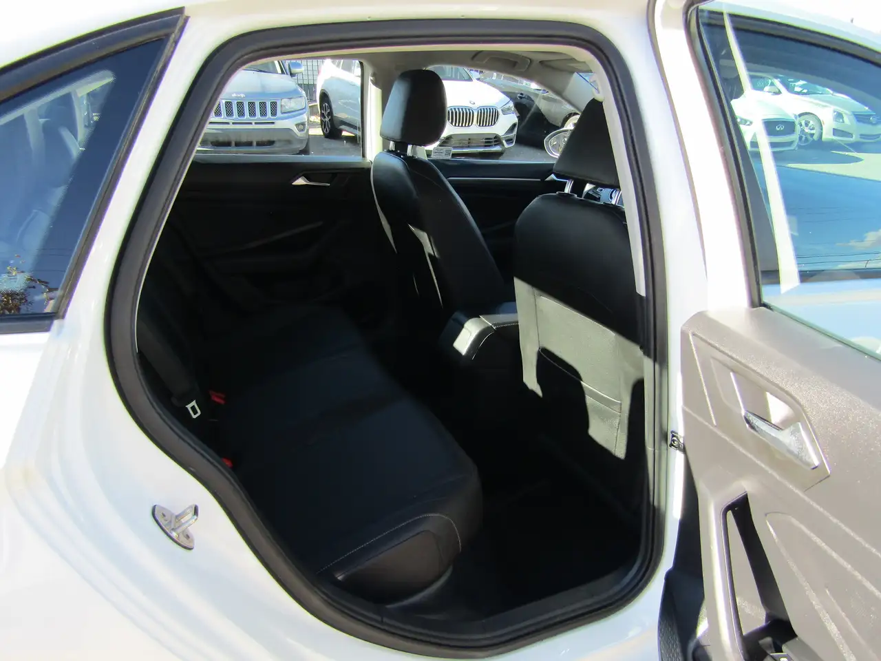 Volkswagen Jetta снимка Volkswagen Jetta