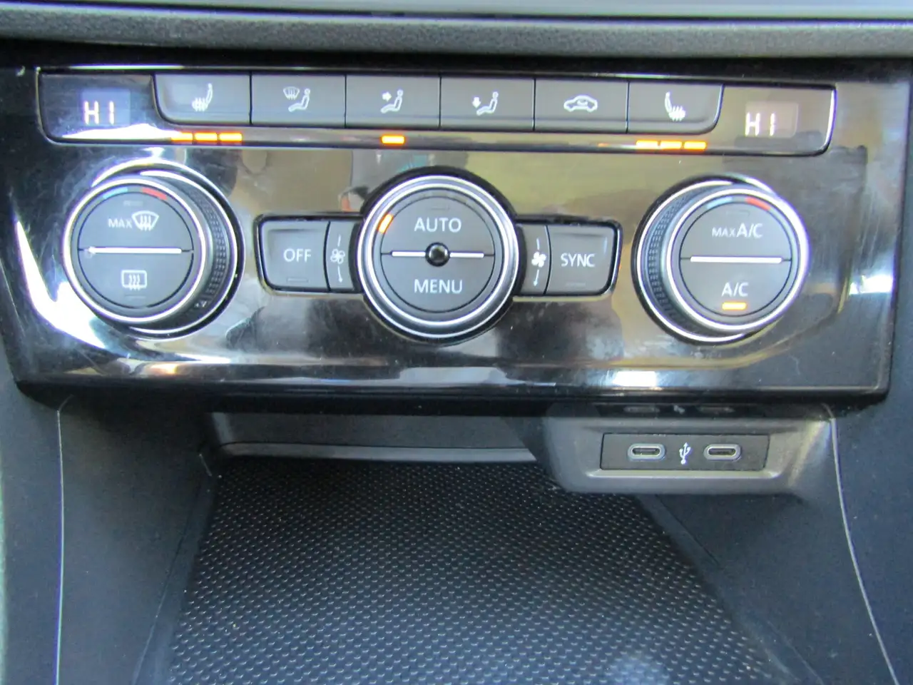 Volkswagen Jetta снимка Volkswagen Jetta