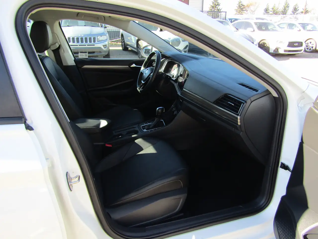 Volkswagen Jetta снимка Volkswagen Jetta