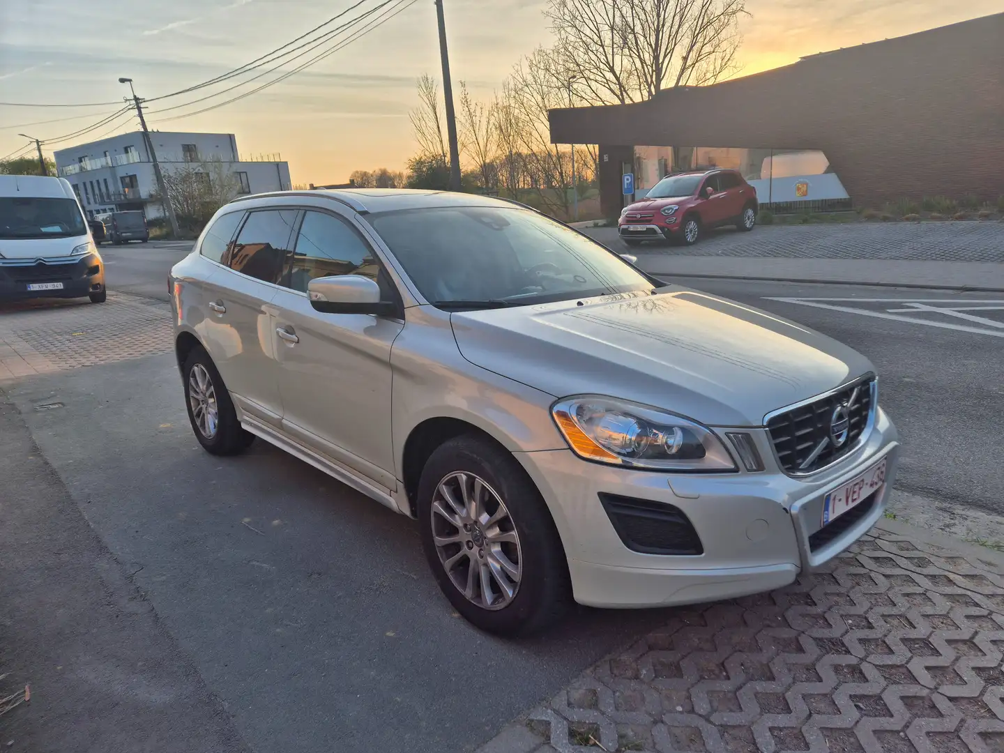 Volvo XC60 XC60+2.4+D5+AWD+Momentum+Geartronic Blanc - 1