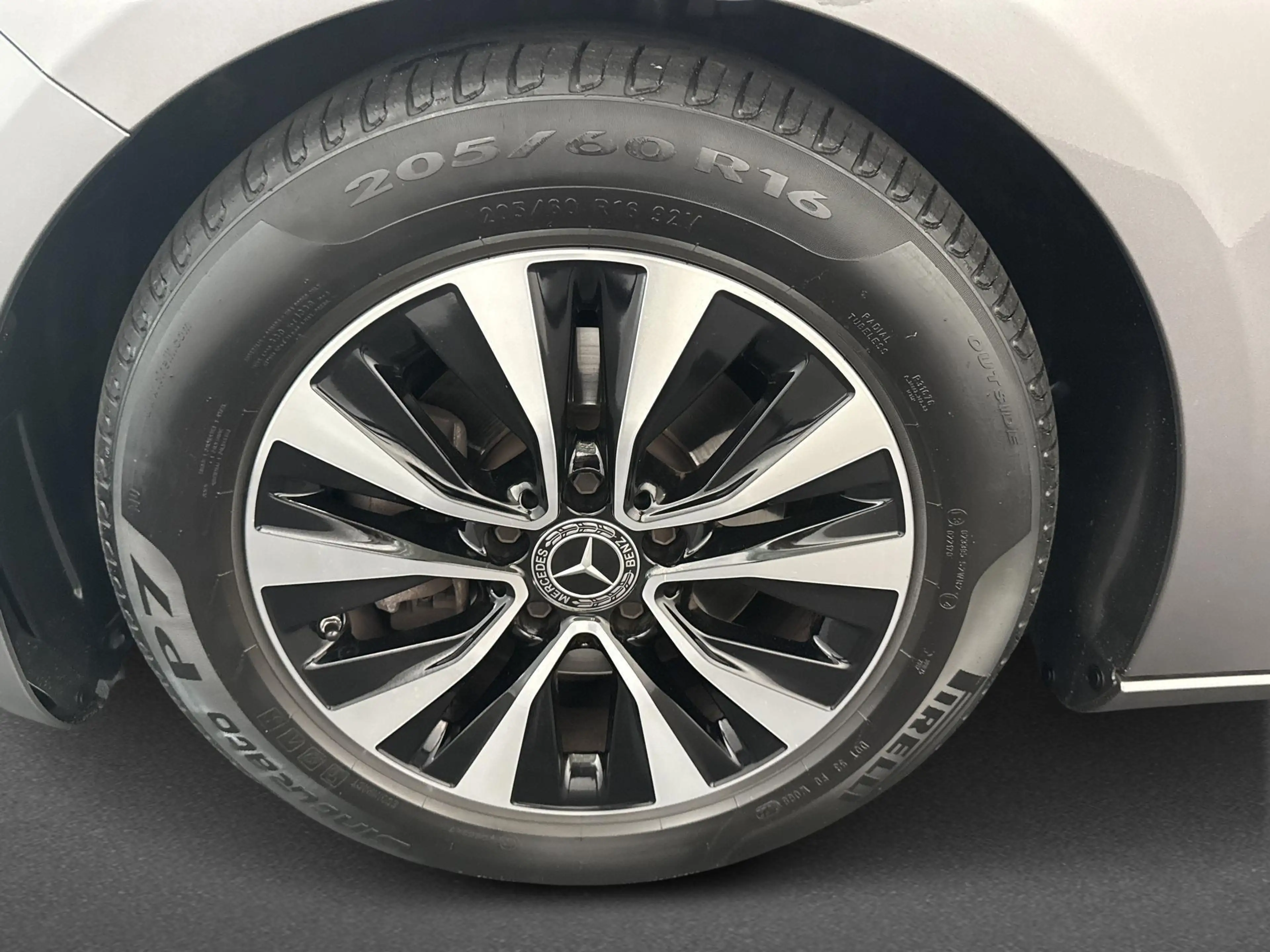Mercedes-Benz A 180 Business Solution | Achterbank in delen neerklapba — photo 11