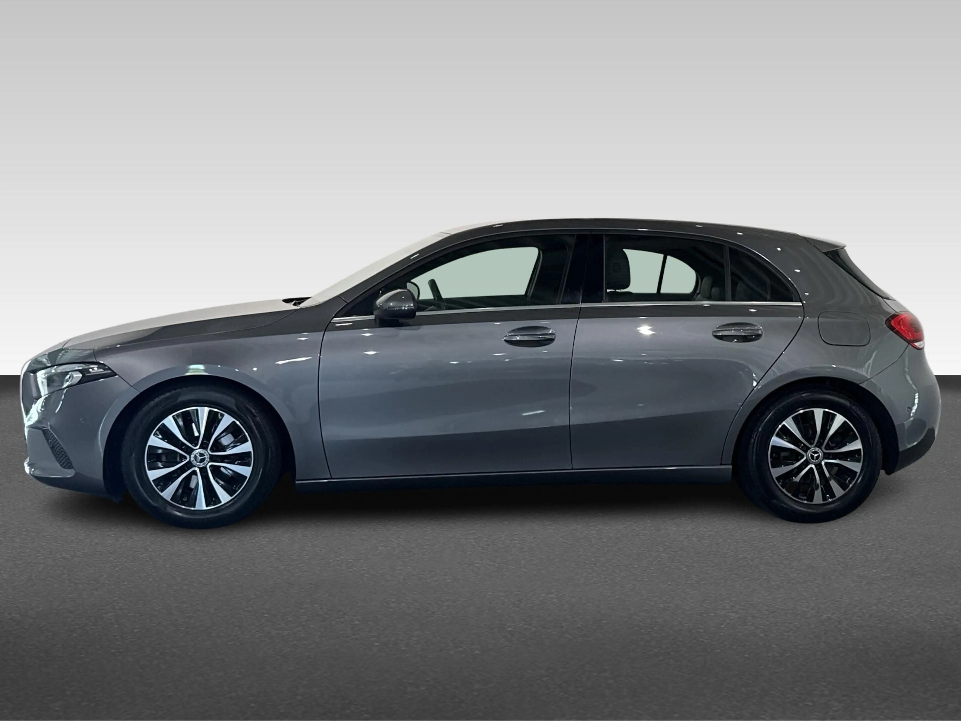 Mercedes-Benz A 180 Business Solution | Achterbank in delen neerklapba — photo 2