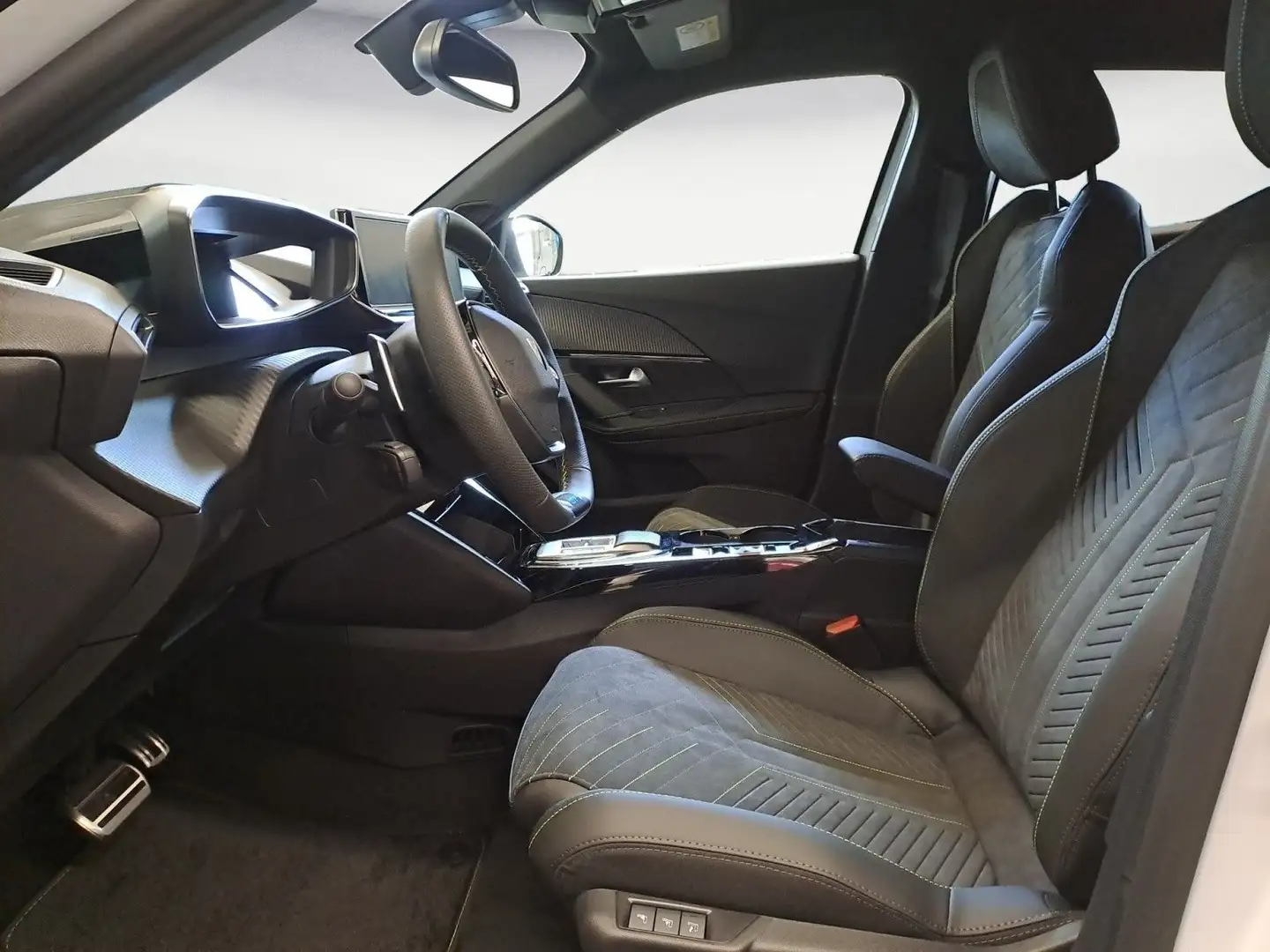 Peugeot 2008 GT HYBRID 136 e-DSC6 Sicht-, Navigations- & Weiß - 2