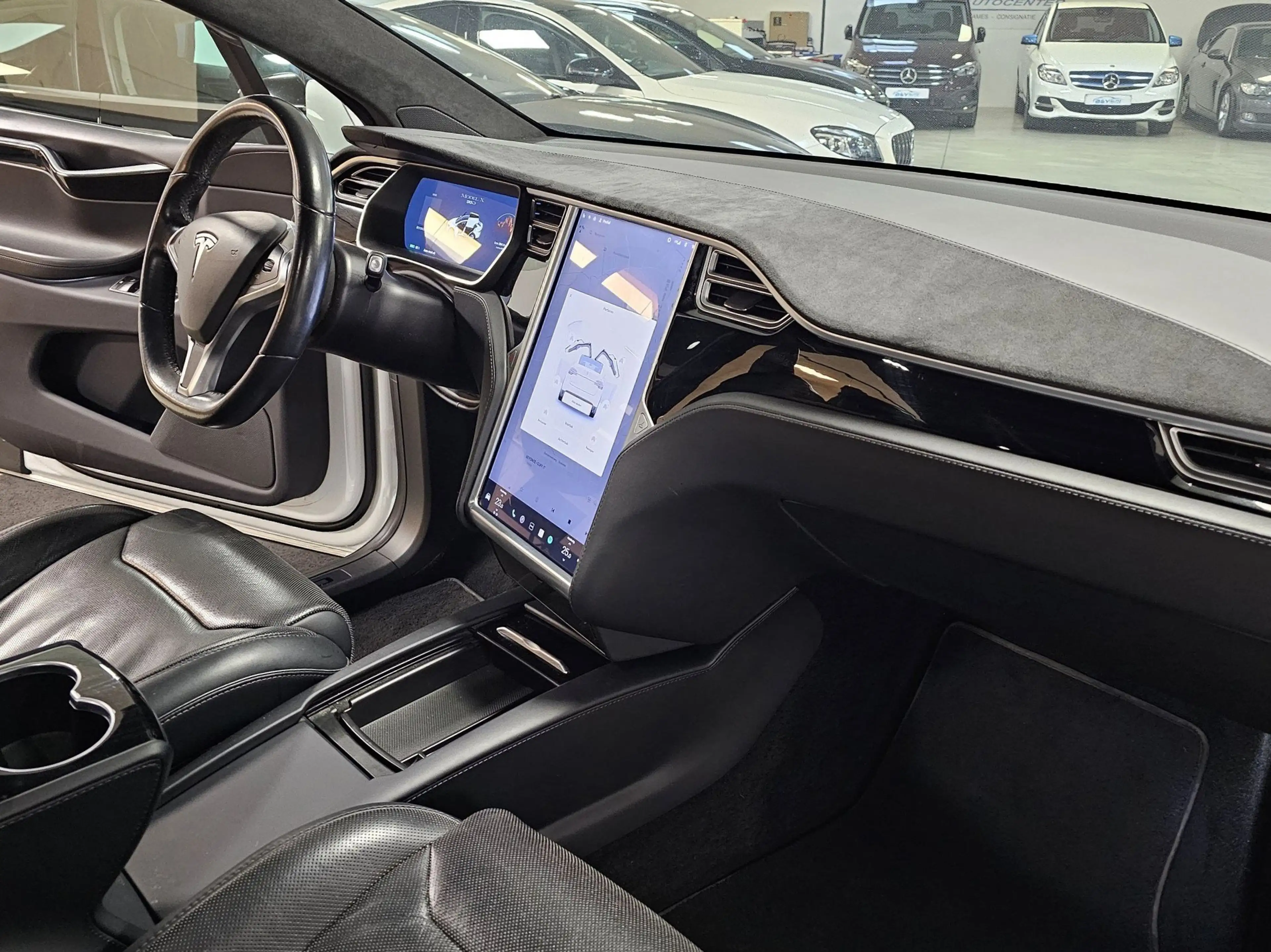 Tesla Model X 90D Dual Motor Premium Connectivity — photo 11