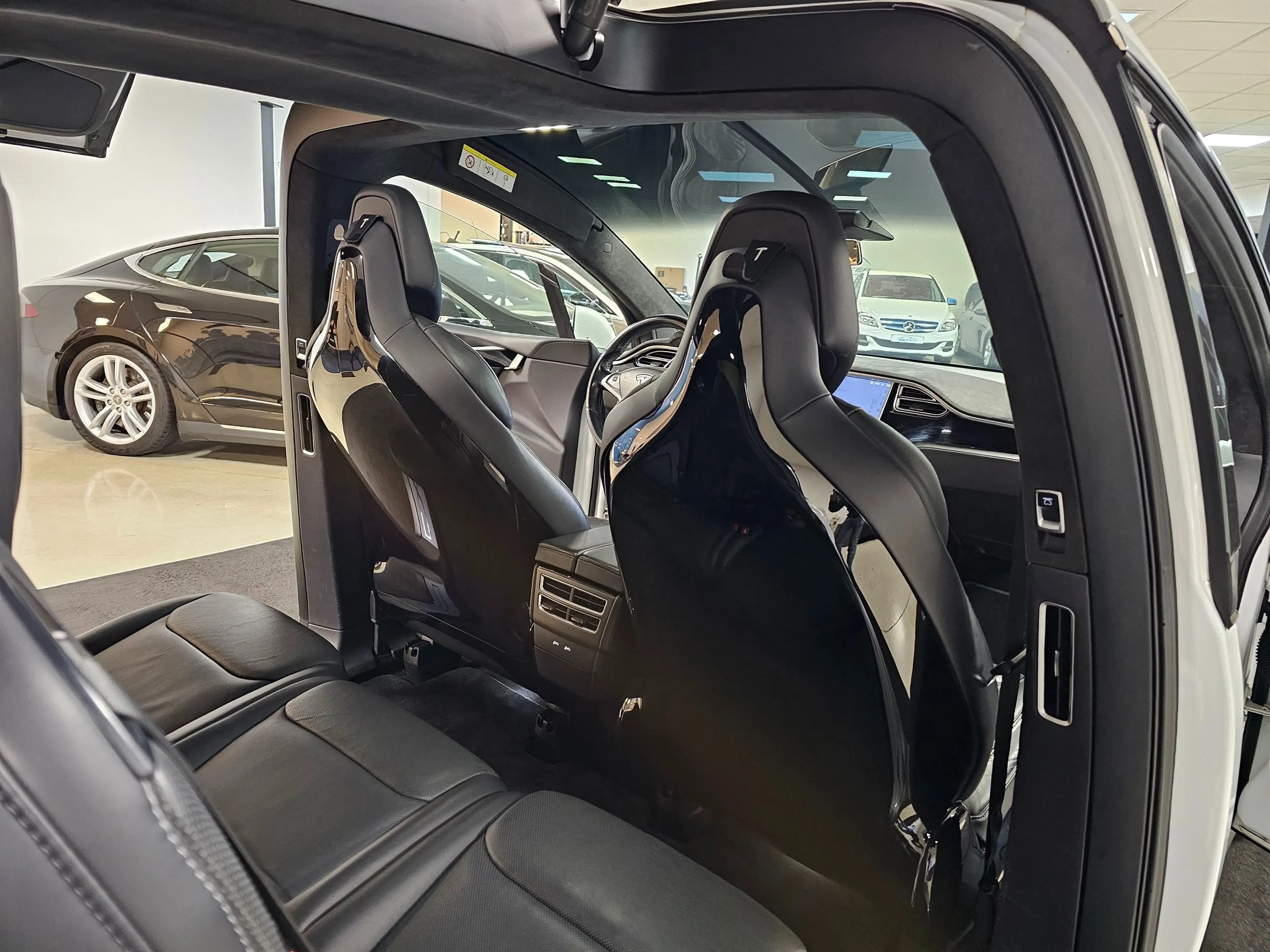 Tesla Model X 90D Dual Motor Premium Connectivity — photo 14