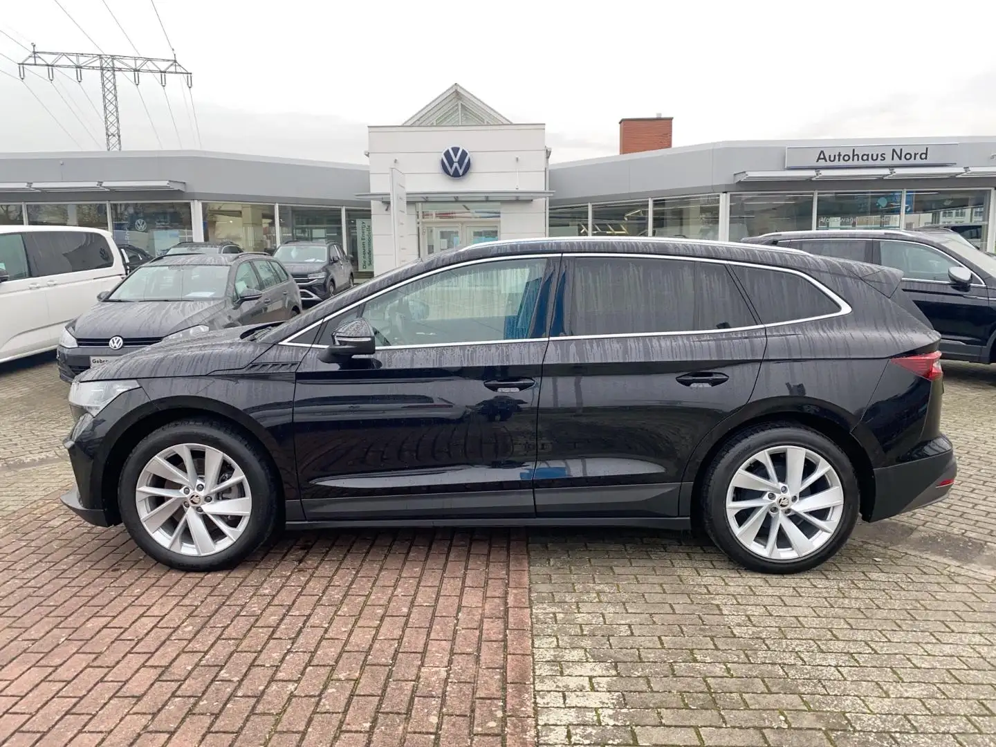 Skoda Enyaq 80 iV Suite Schwarz - 2