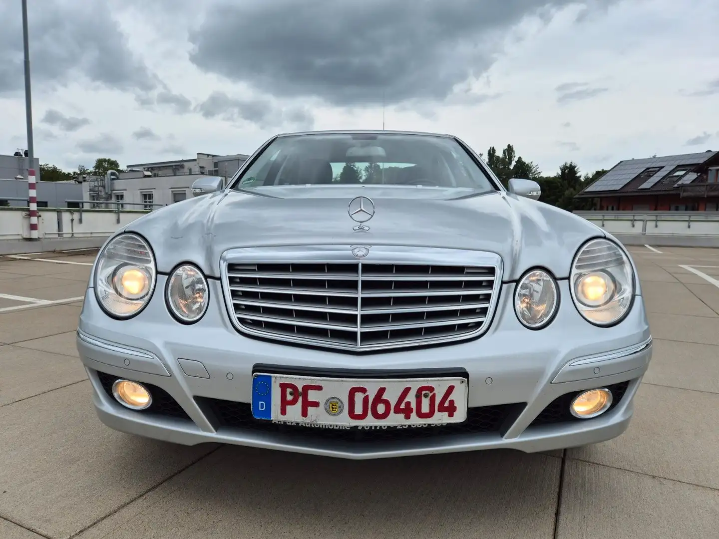 Mercedes-Benz E 280 E -Klasse Lim. E 280 Top gepflegt Silber - 2