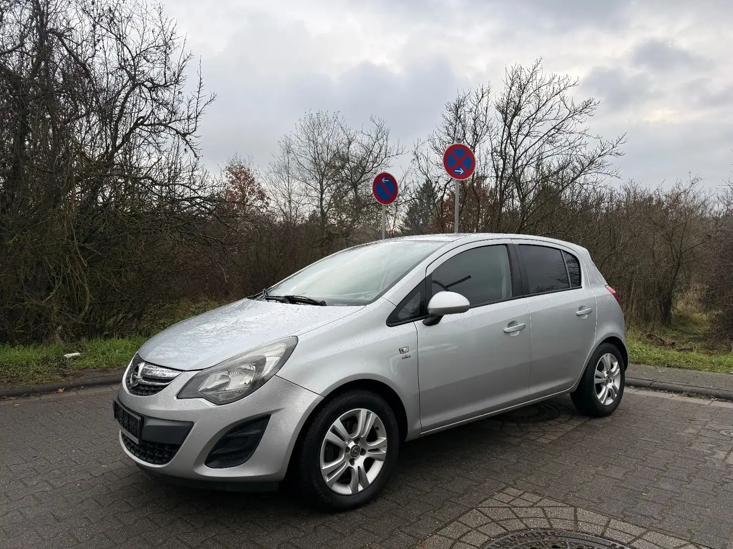 Opel Corsa D Active ecoFlex 1.2 Tempomat*Klima*Isofix Silber - 1