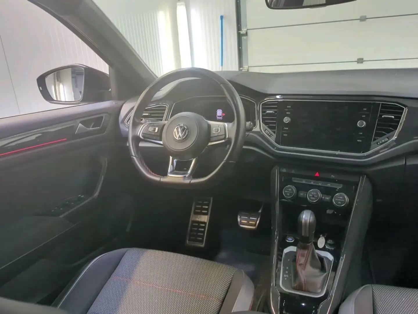 Volkswagen T-Roc 1.5 TSI Sport |Virtual Cockpit| Navi | Zwart - 2