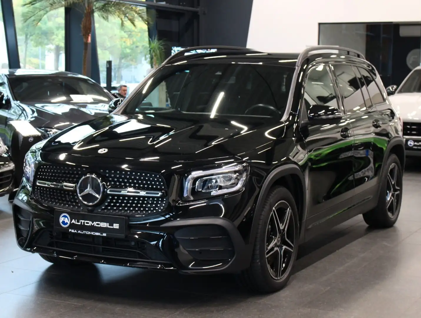 Mercedes-Benz GLB 220 d 4Matic AMG Line 1.Hand*MWST*AHK Noir - 1