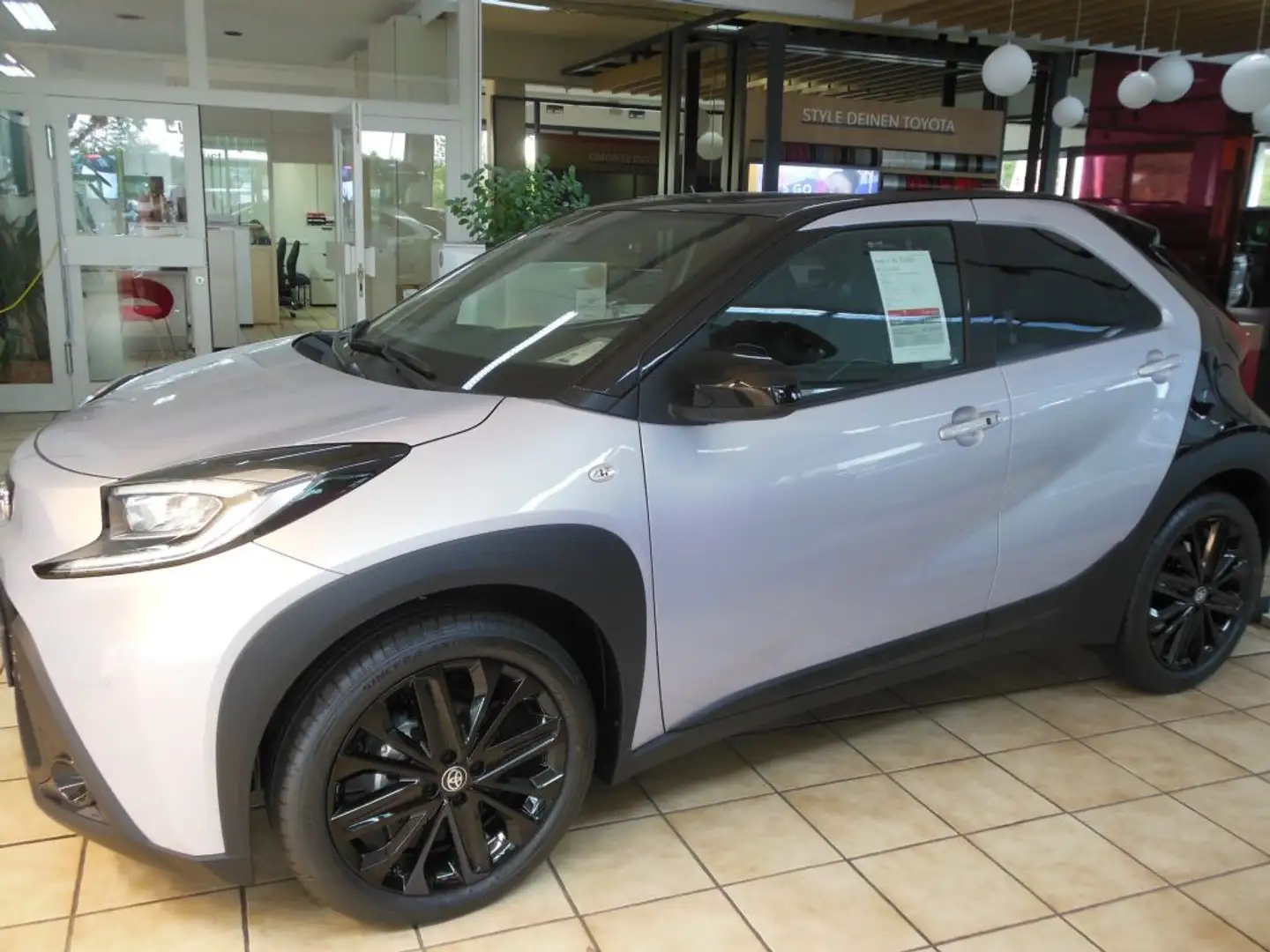 Toyota Aygo X S-CVT JBL Automatik* - TOP Ausstattung Argent - 2