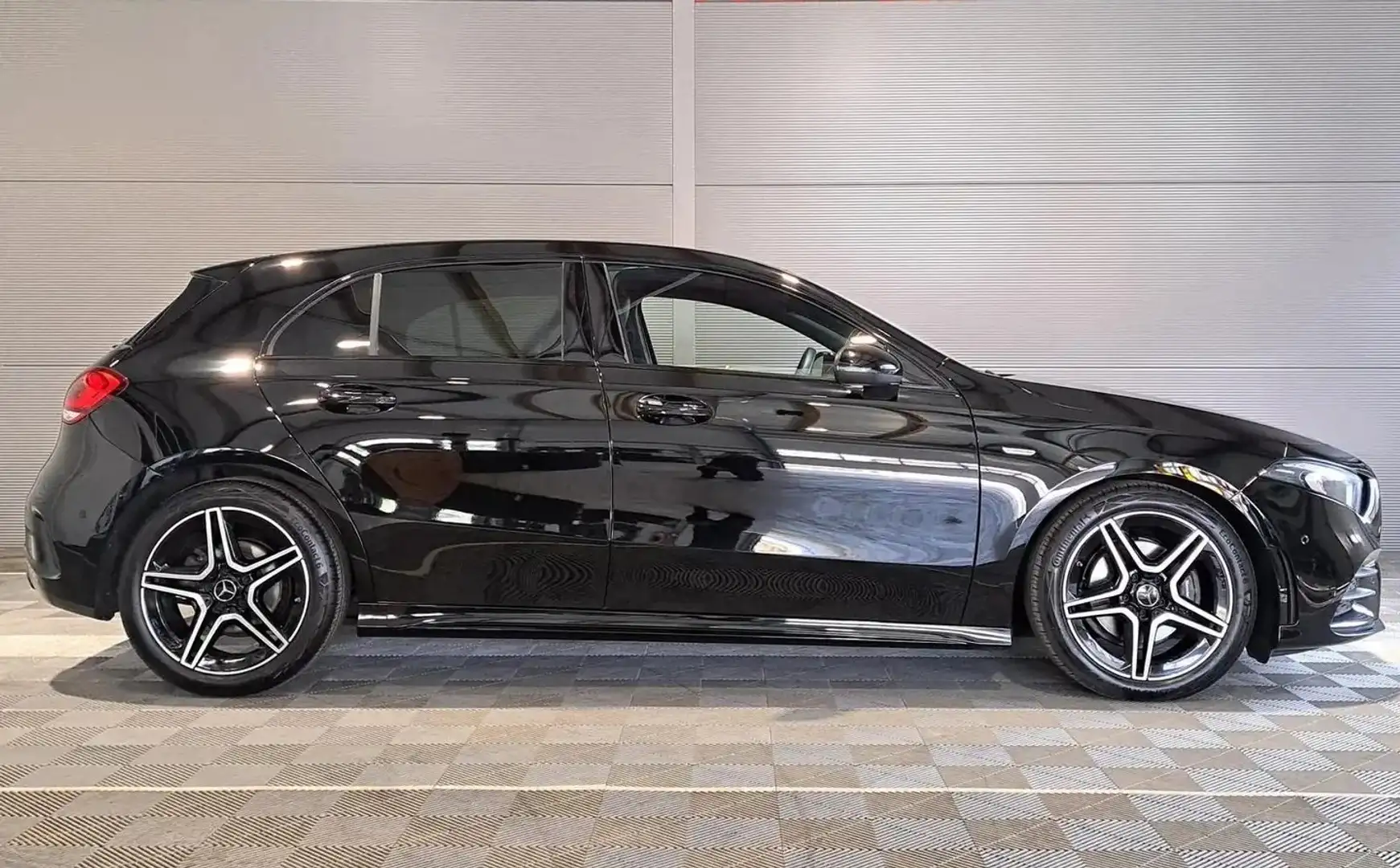 Mercedes-Benz A 200 d AMG LED TELECAMERA CERCHI 18" Nero - 2