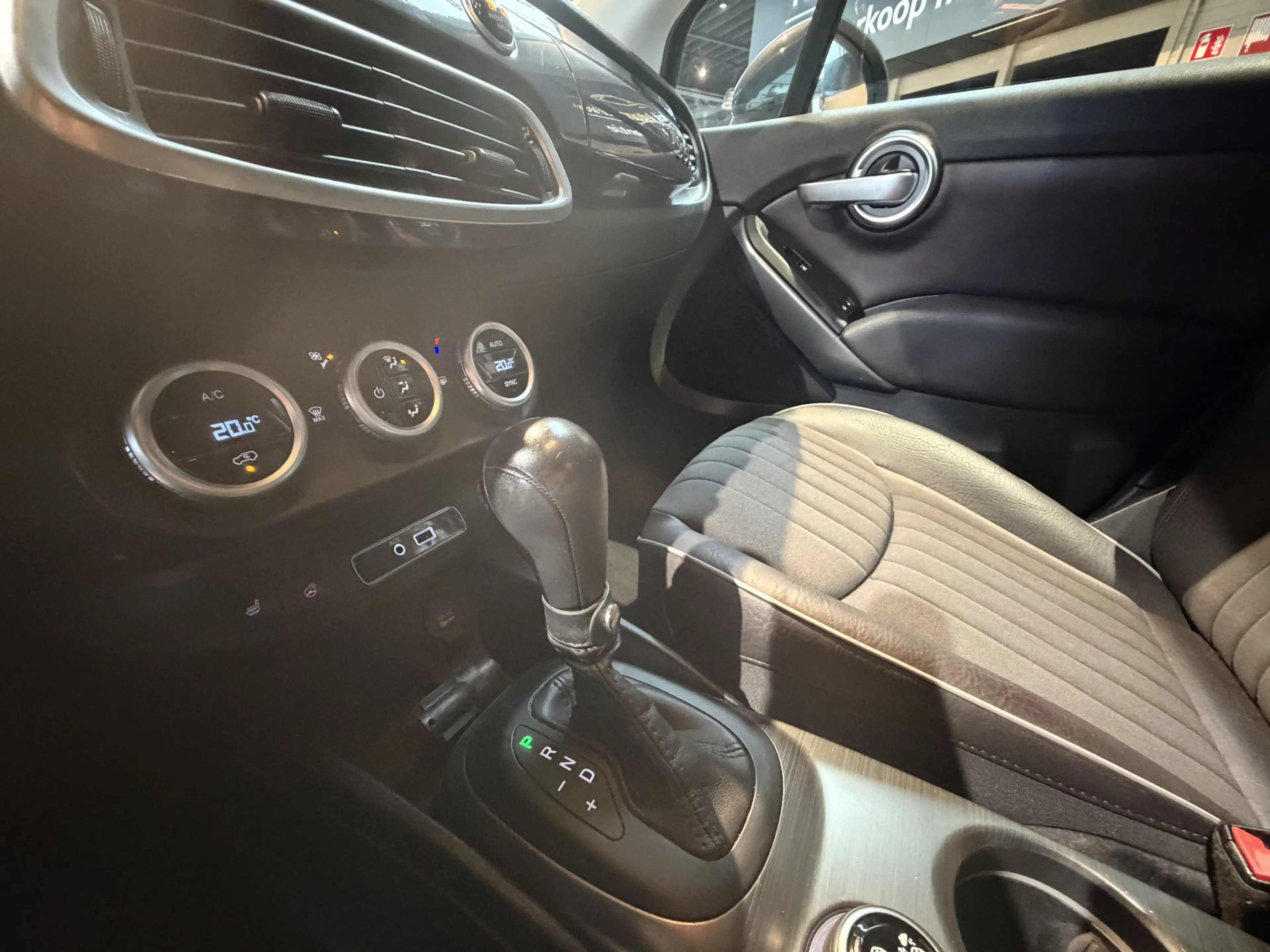 Fiat 500X 1.4 Turbo MultiAir Lounge — photo 18
