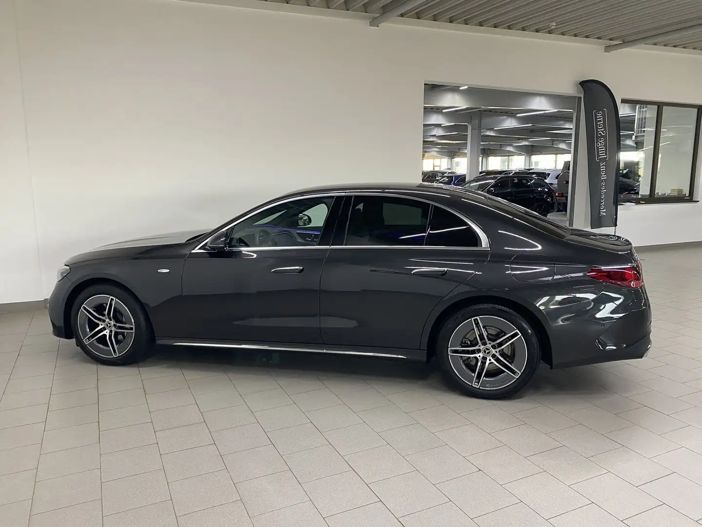 Mercedes-Benz E 300 de 4M AMG+DISTR+KEY+MEMO+DIG.LIGHT+360°+19 Grau - 2