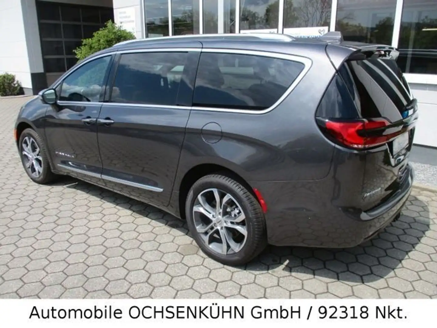 Chrysler Pacifica 3,6 Pinnacle 4x4 Leder,Nav.,DVD,LED Šedá - 2