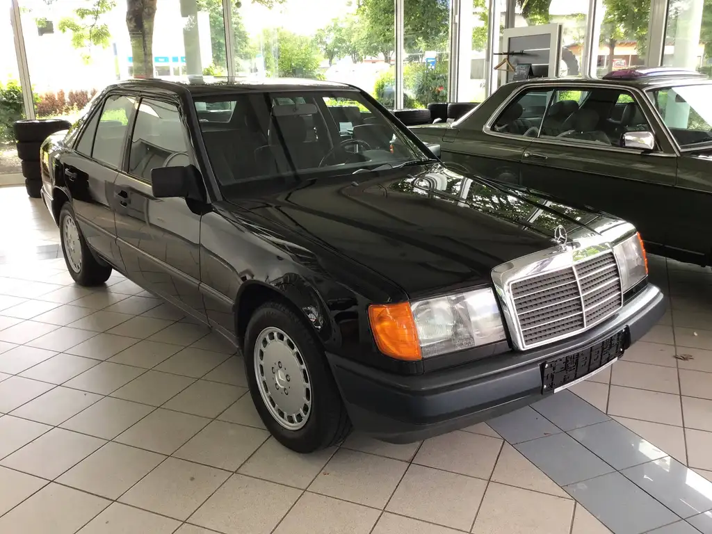 Mercedes-Benz 230 1988 из Европы — купить под ключ