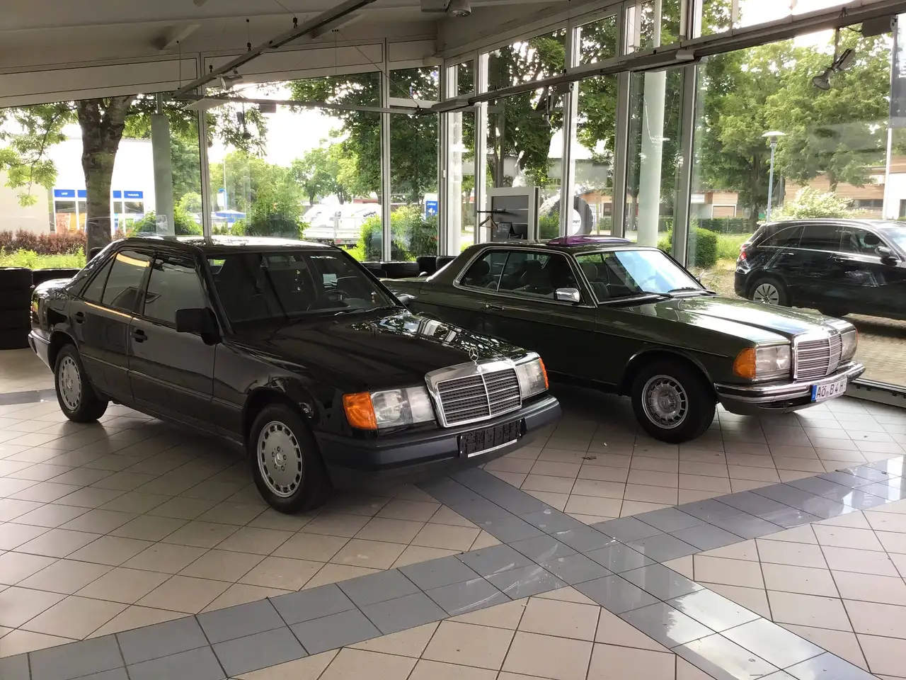 Mercedes-Benz 230 E / W124 / Oldtimer / H-Kennzeichen / Wertgutachten 12 T€ / Note 2 / Schiebedach elektrisch, foto 8