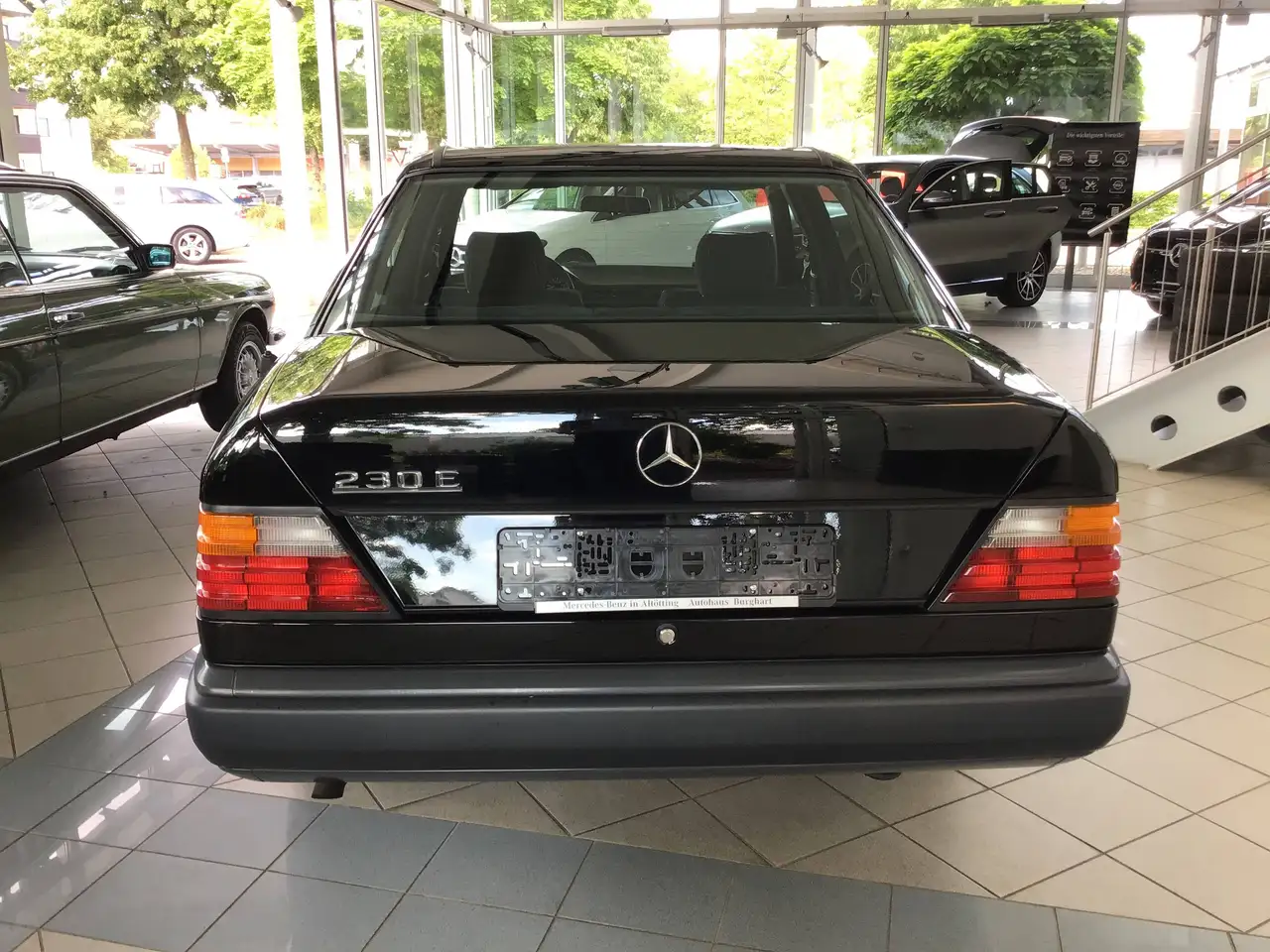 Mercedes-Benz 230 E / W124 / Oldtimer / H-Kennzeichen / Wertgutachten 12 T€ / Note 2 / Schiebedach elektrisch, foto 5