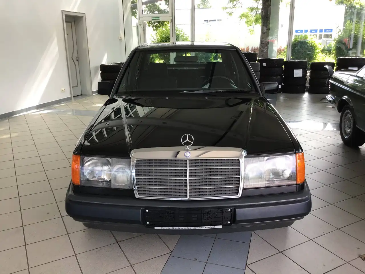 Mercedes-Benz 230 E / W124 / Oldtimer / H-Kennzeichen / Wertgutachten 12 T€ / Note 2 / Schiebedach elektrisch, foto 2