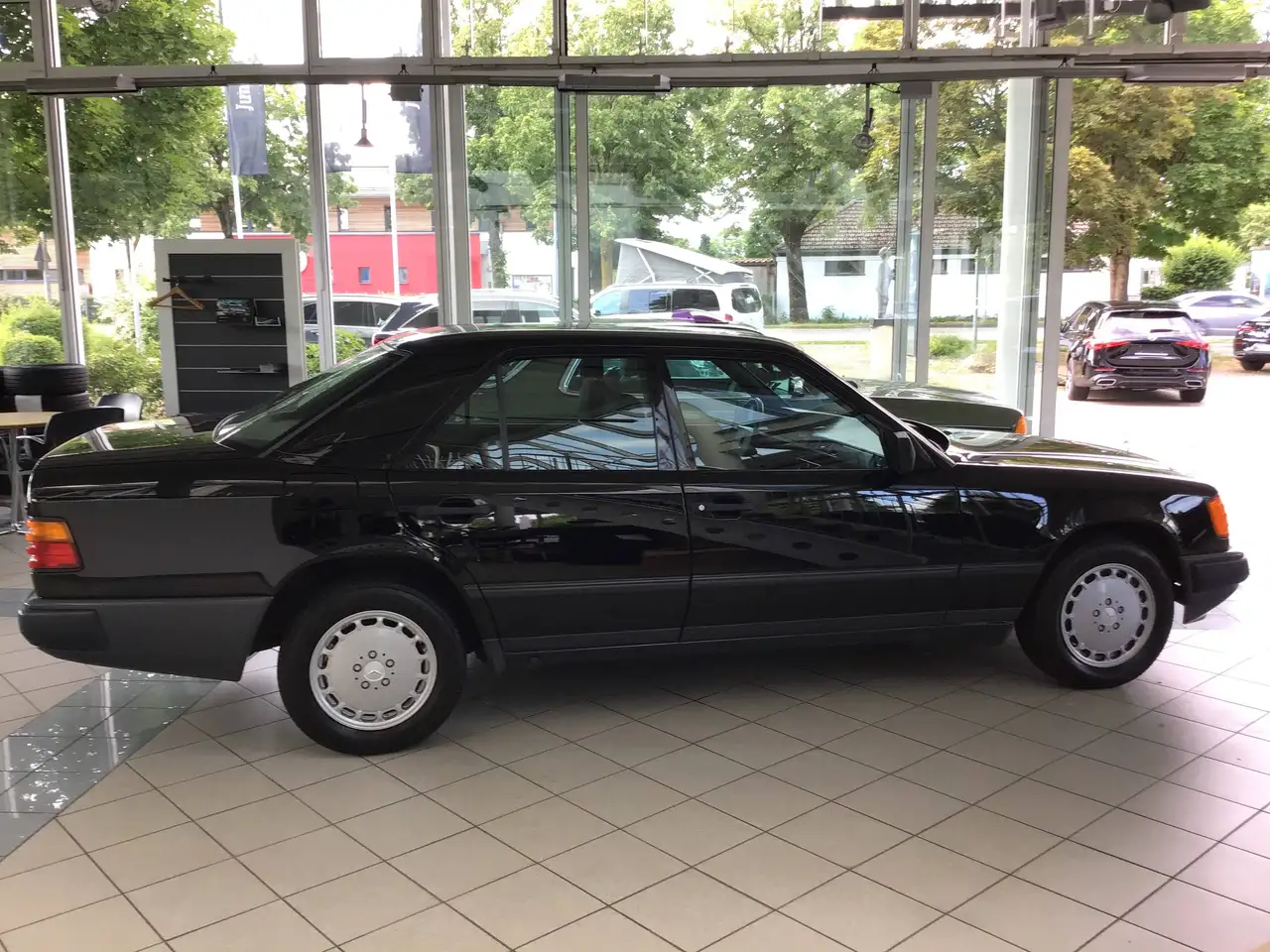 Mercedes-Benz 230 E / W124 / Oldtimer / H-Kennzeichen / Wertgutachten 12 T€ / Note 2 / Schiebedach elektrisch, foto 7