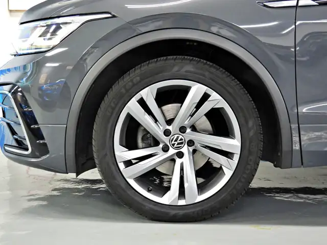 Volkswagen Tiguan view 4