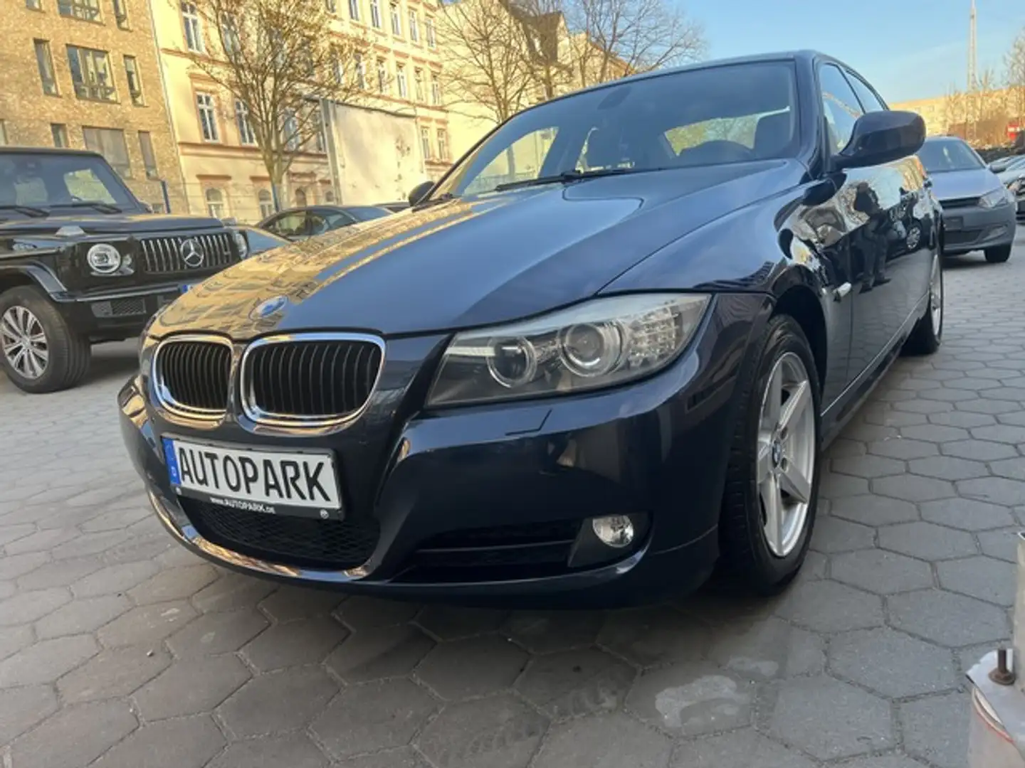 BMW 320 320i Limousine**Vollausstattung** Noir - 2