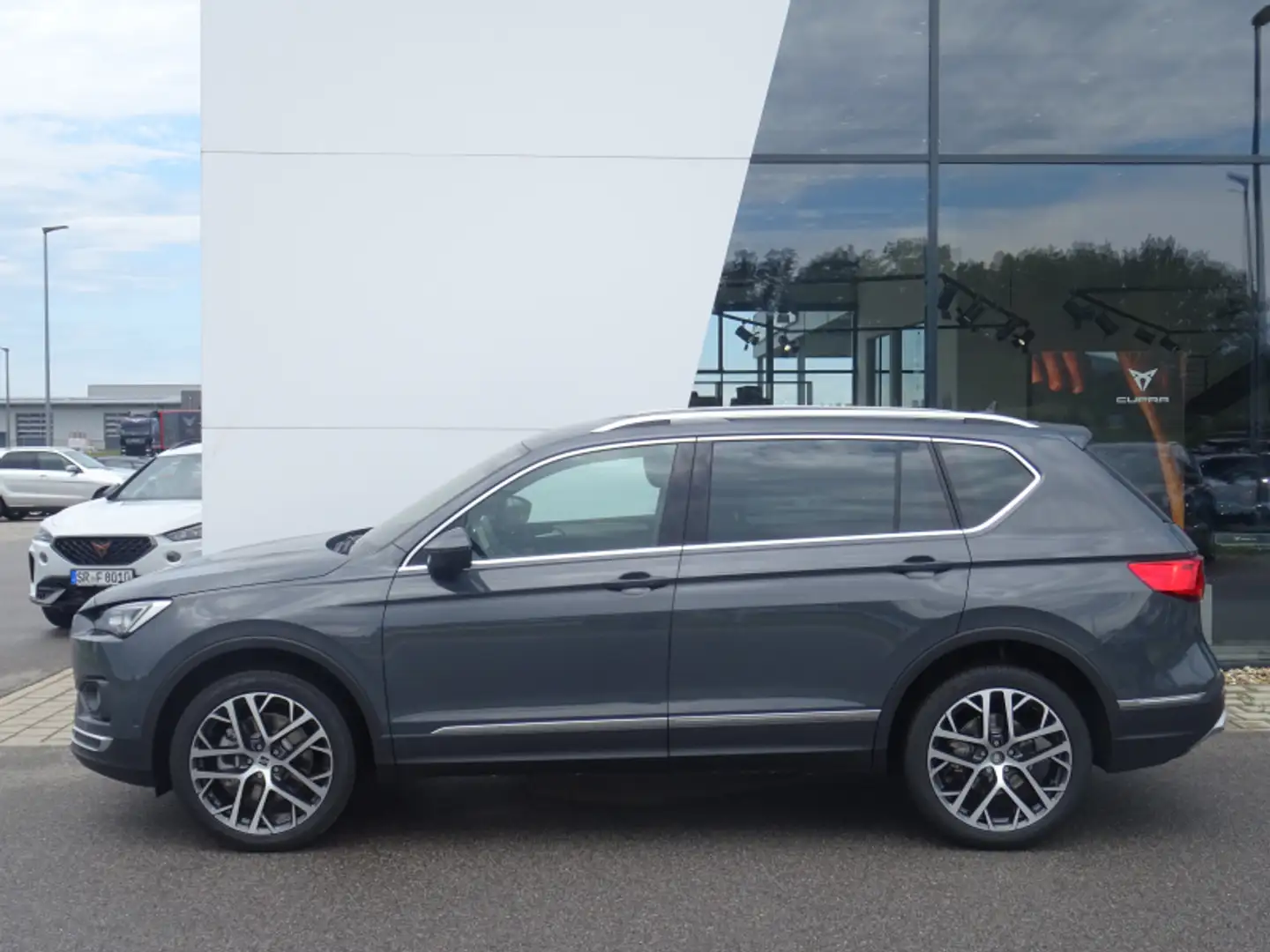 SEAT Tarraco Tarraco 2.0 TSI 4Drive Xperience DSG 245PS AHK Nav Grau - 1