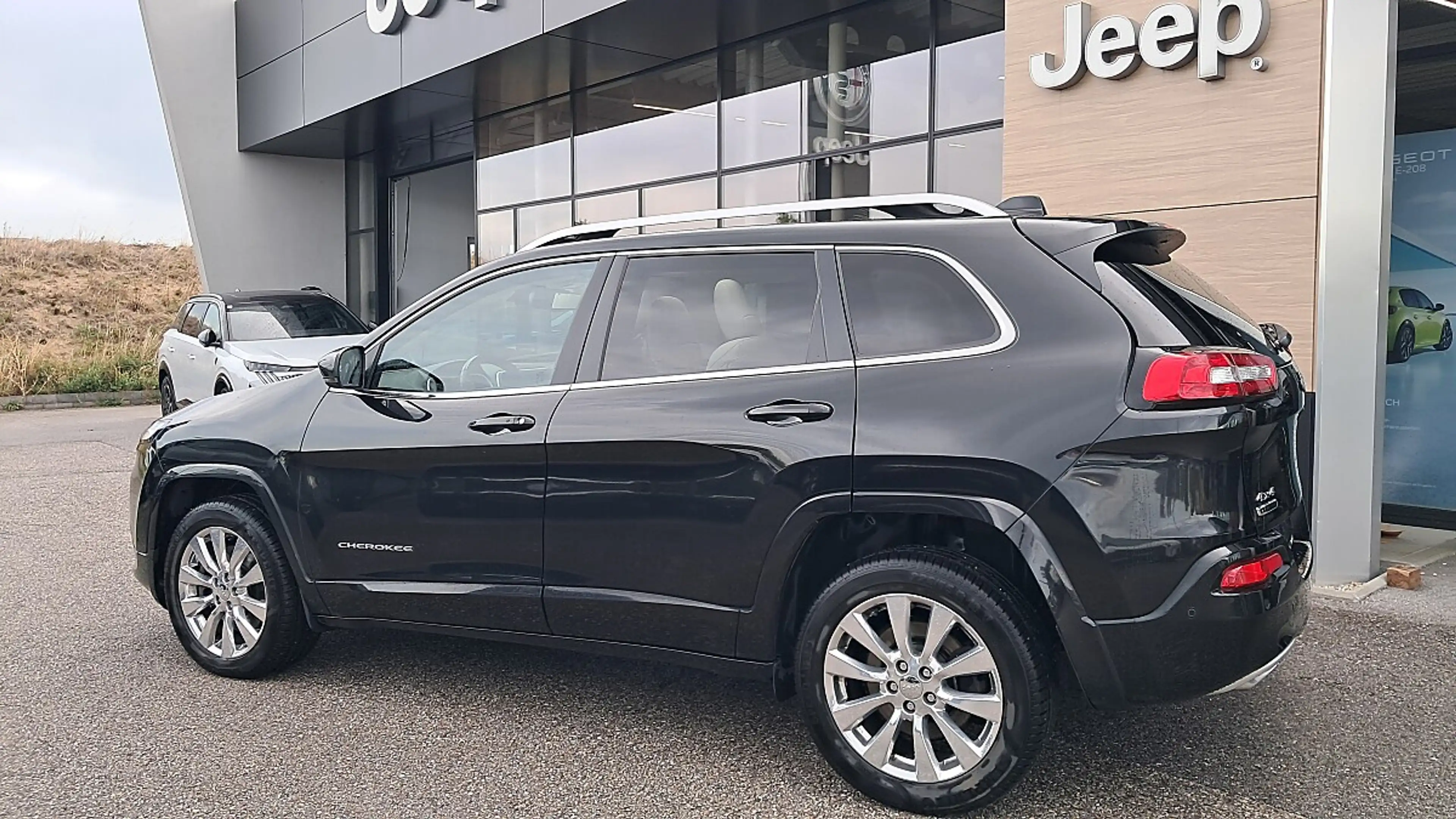 Jeep Cherokee 2,2 MultiJet II AWD Overland Aut. — photo 3