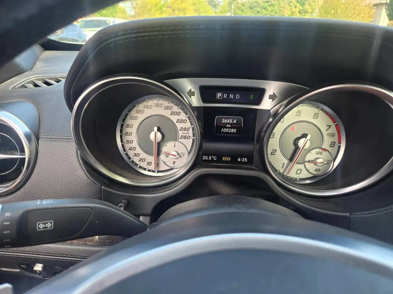 Mercedes-Benz SL снимка Mercedes-Benz SL