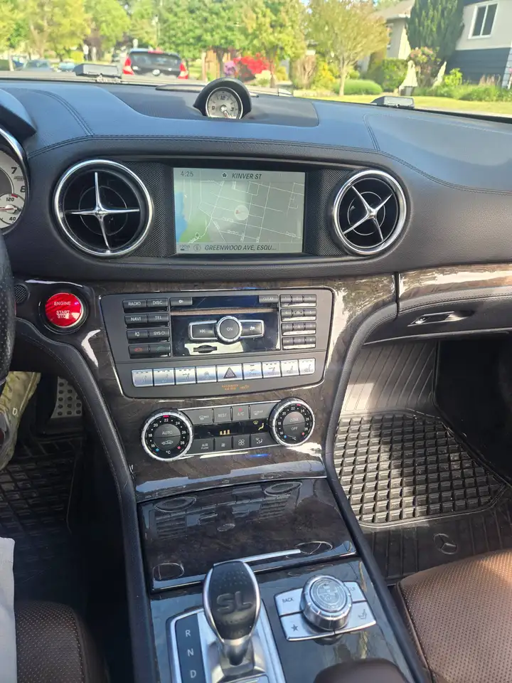 Mercedes-Benz SL снимка Mercedes-Benz SL