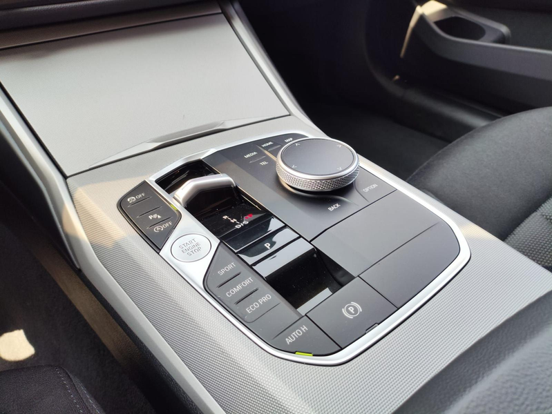 BMW 318 i Touring Navi HUD SHZ Totwinkel Kamera — photo 12
