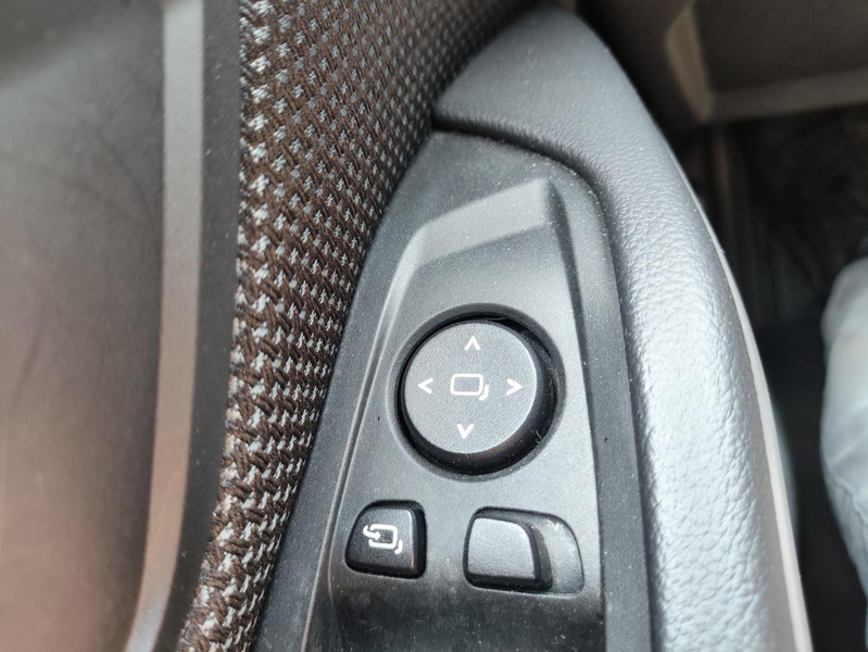 BMW 318 i Touring Navi HUD SHZ Totwinkel Kamera — photo 15