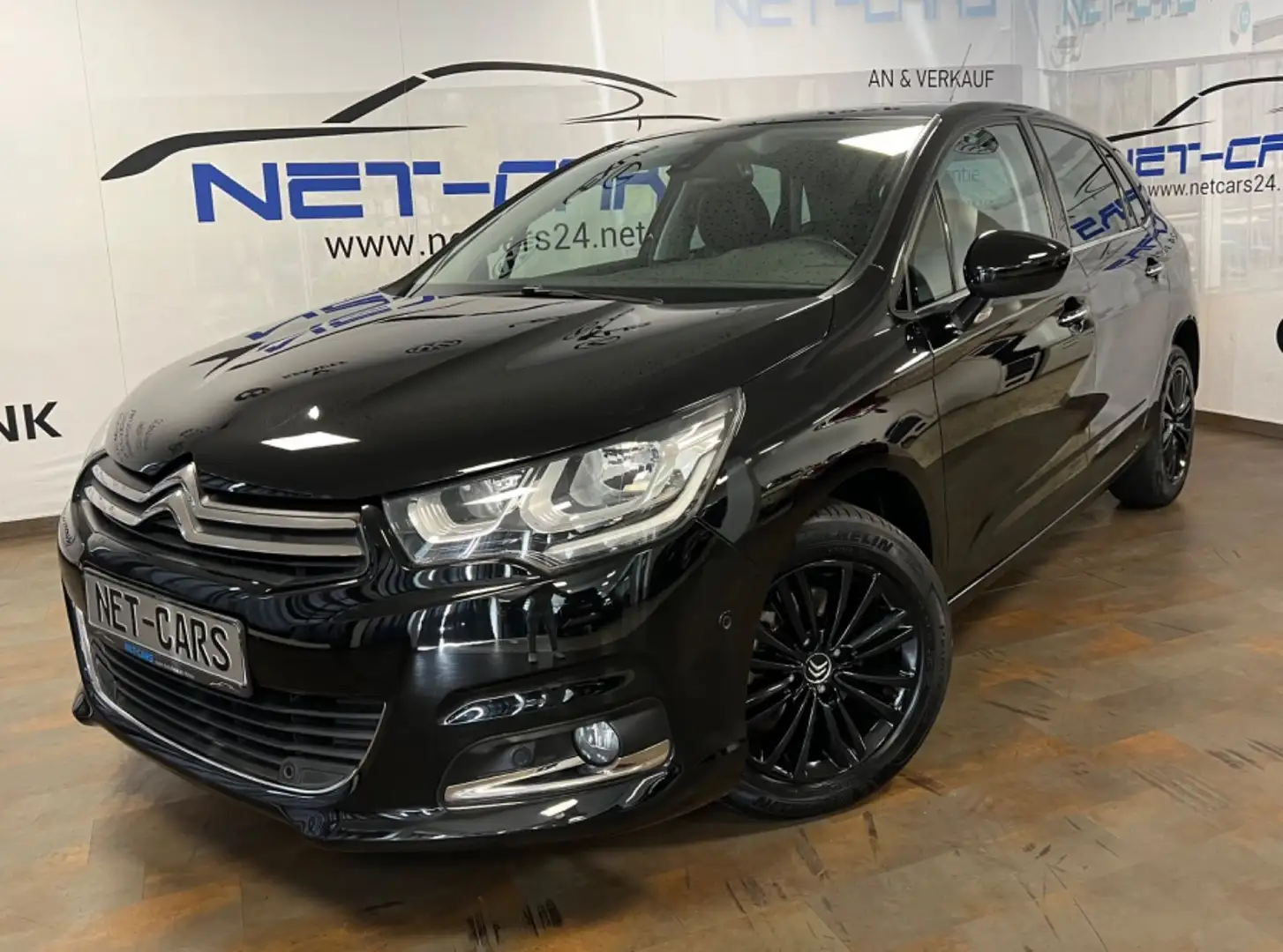 Citroen C4 PureTech 130 S&S*SELECTION*NAVi*Tempomat*PDC Schwarz - 1