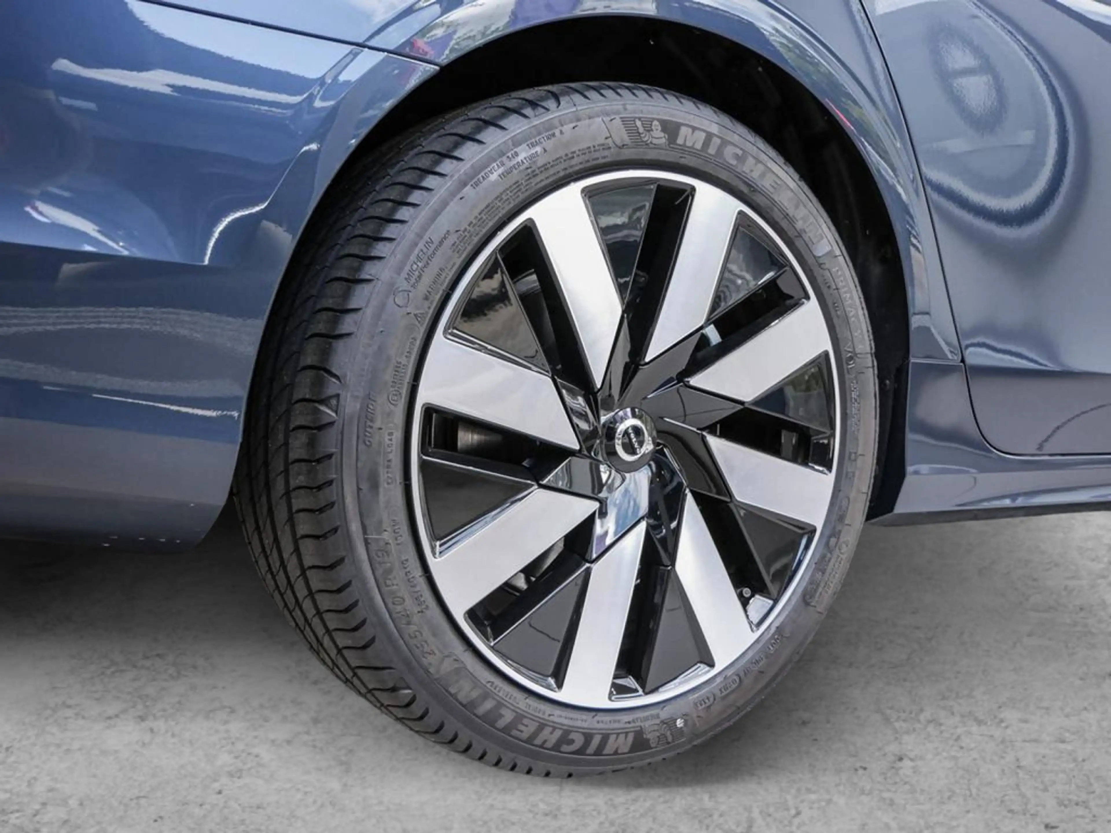 Volvo S90 T8 AWD Ultimate Dark Recharge 360° ACC Pano — photo 4