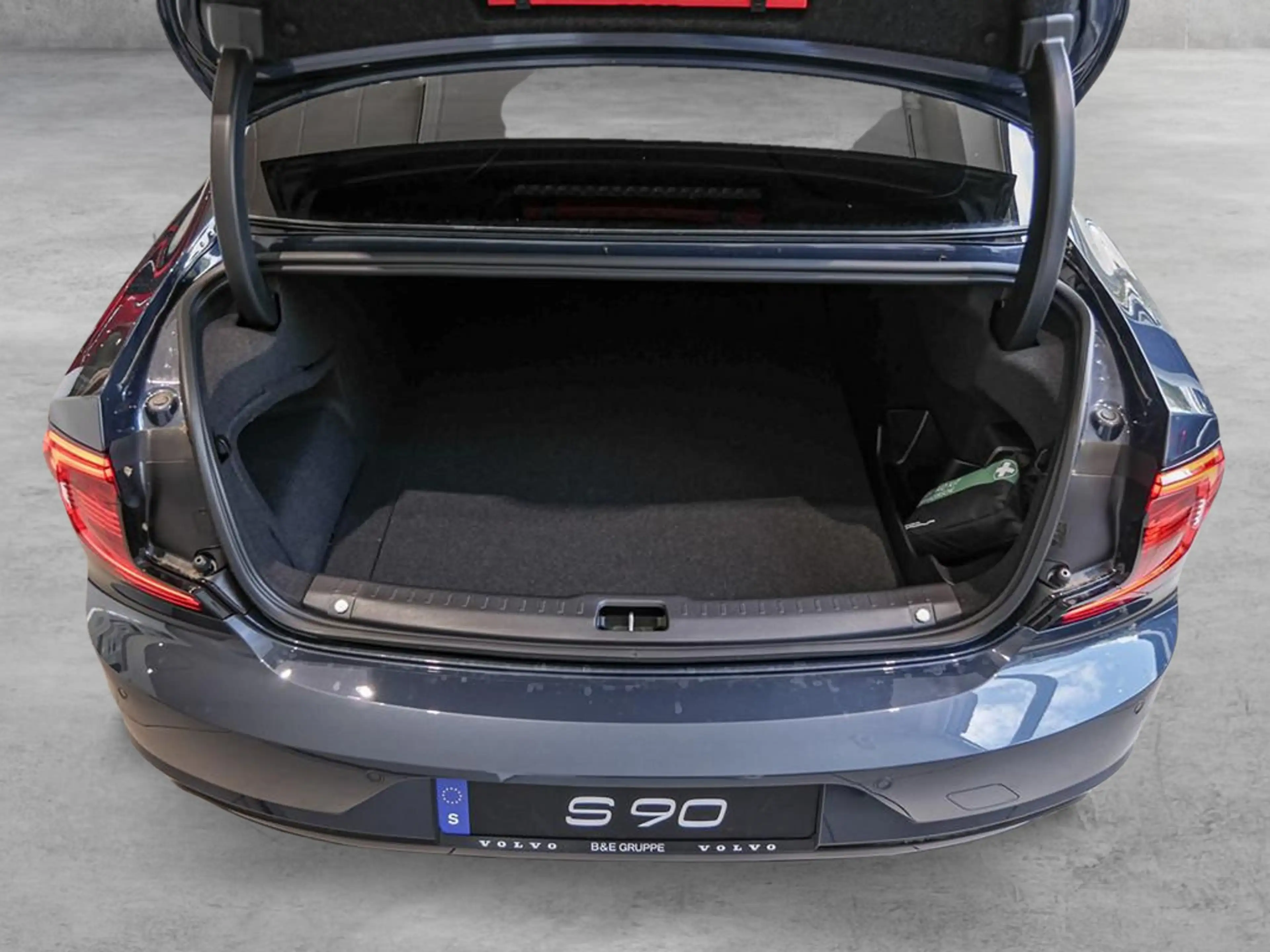 Volvo S90 T8 AWD Ultimate Dark Recharge 360° ACC Pano — photo 9