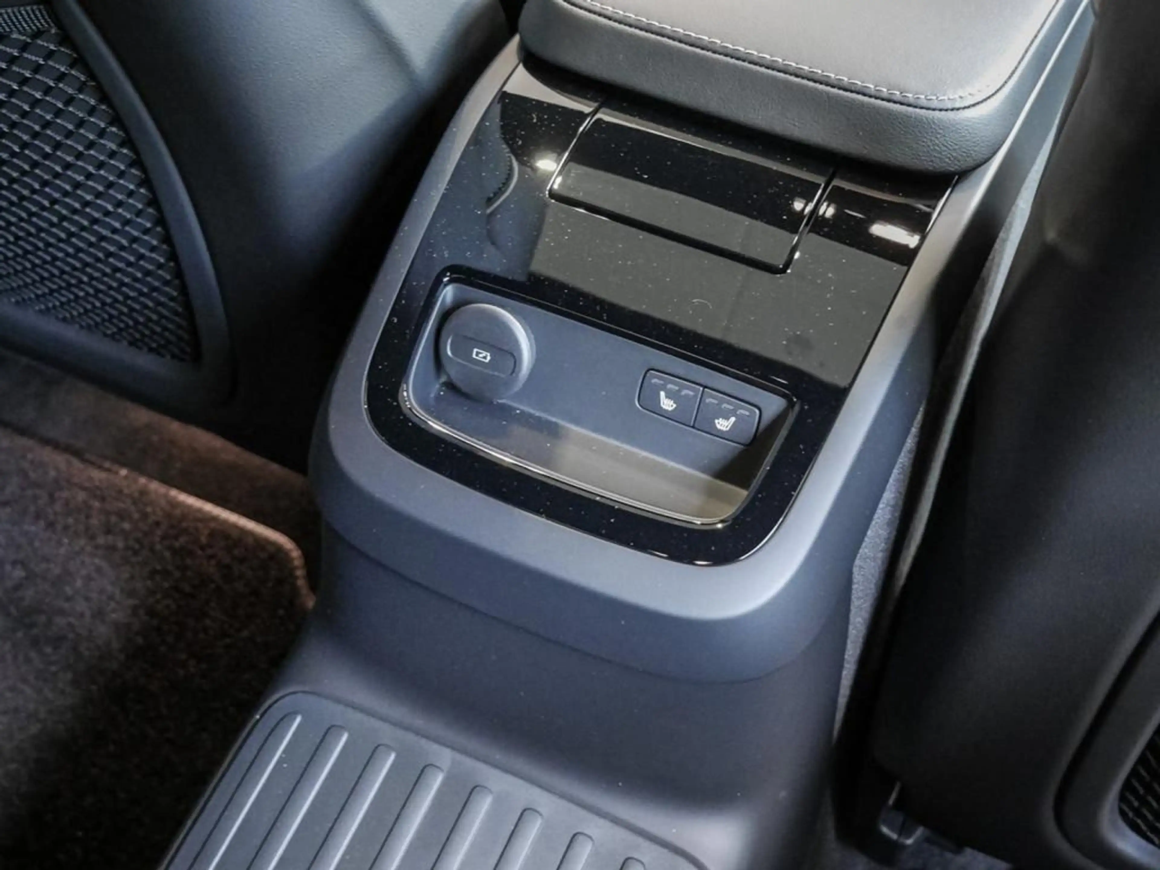 Volvo S90 T8 AWD Ultimate Dark Recharge 360° ACC Pano — photo 8