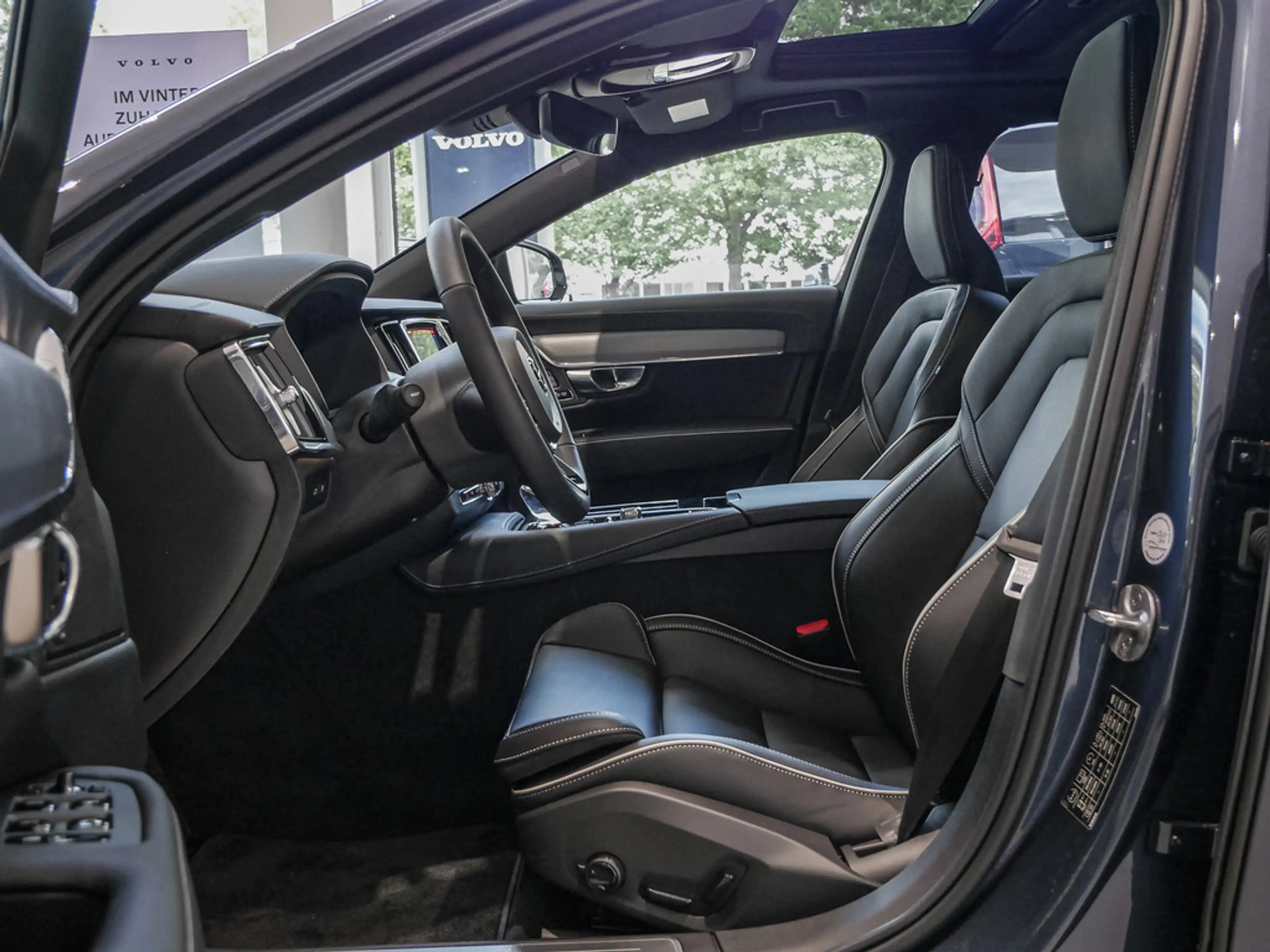 Volvo S90 T8 AWD Ultimate Dark Recharge 360° ACC Pano — photo 11