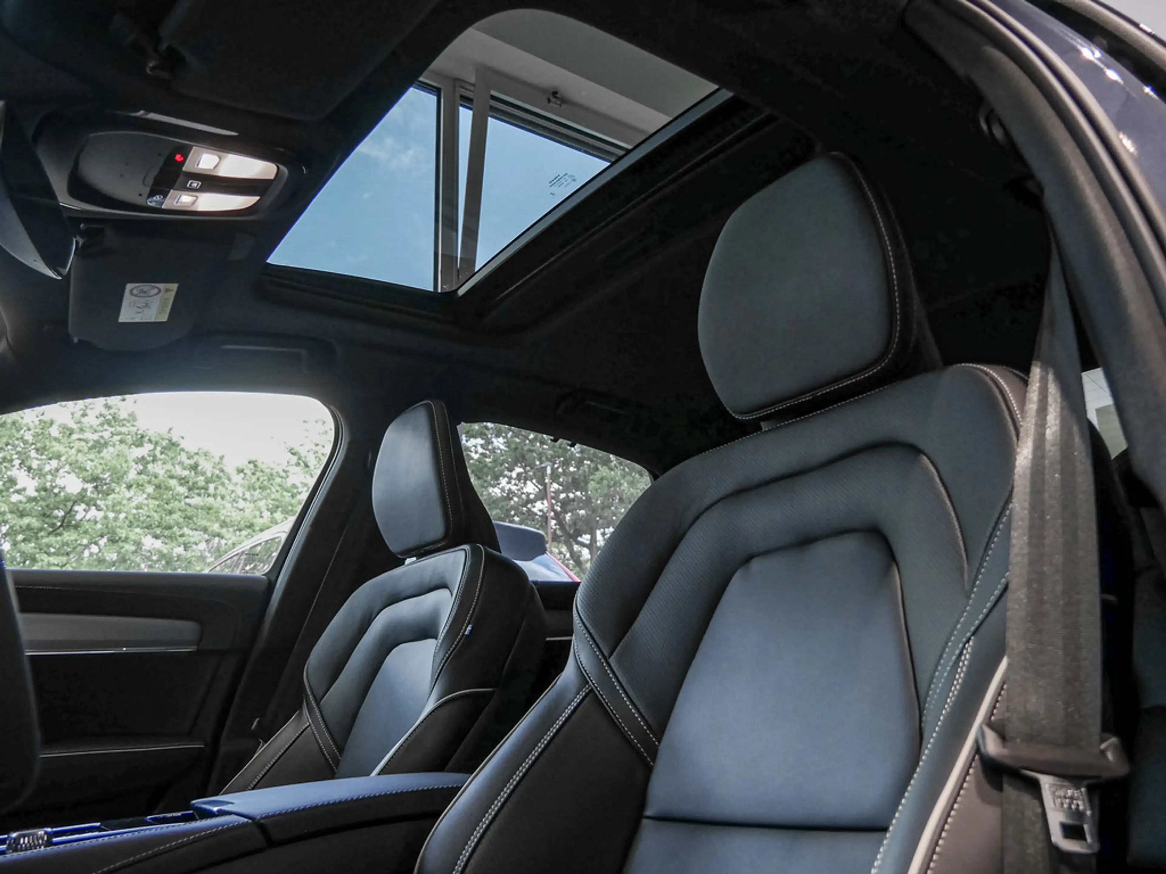 Volvo S90 T8 AWD Ultimate Dark Recharge 360° ACC Pano — photo 12