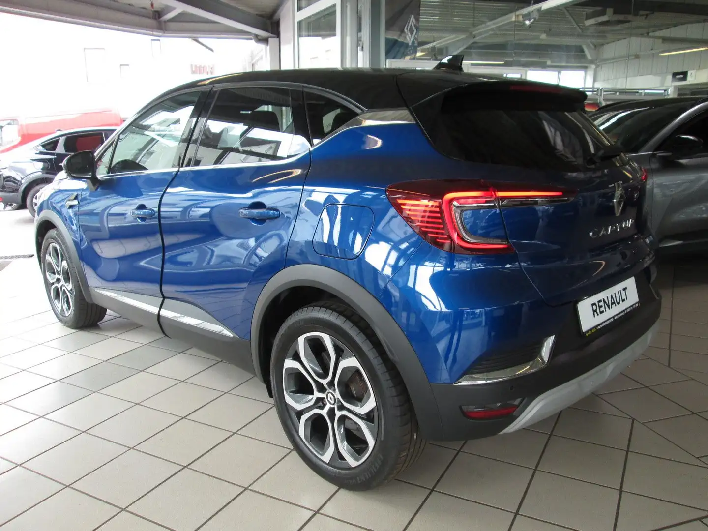 Renault Captur II Intens 1.6 E-TECH PLUG-IN HYBRID Blau - 2