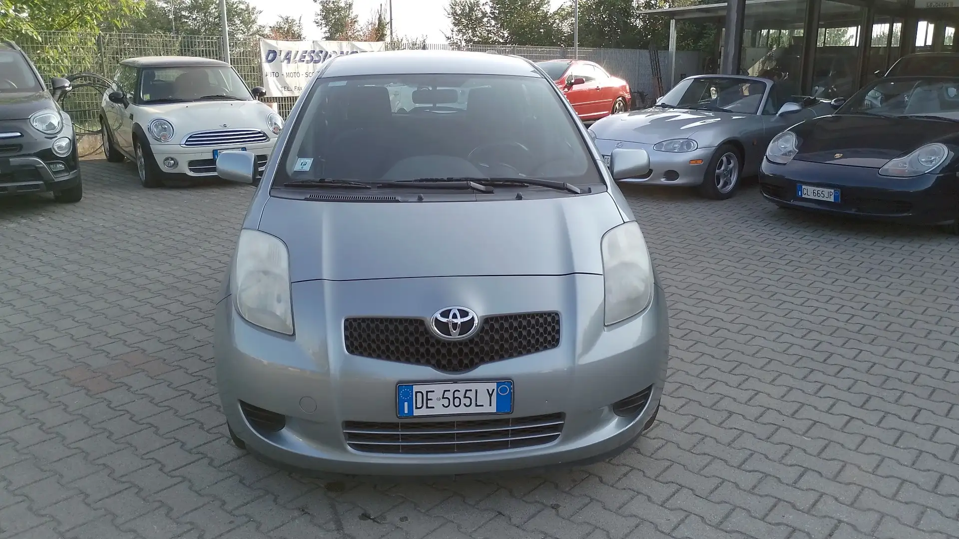 Toyota Yaris 5p 1.4 d-4d Sol m-mt - 2