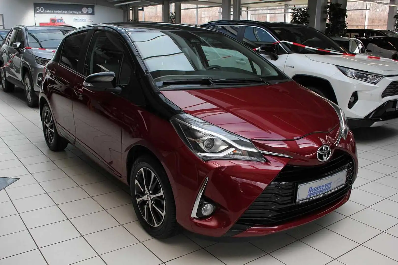 Toyota Yaris 1,5 Klimaautomatik Style & Plus-Paket Touch Connec Rot - 2