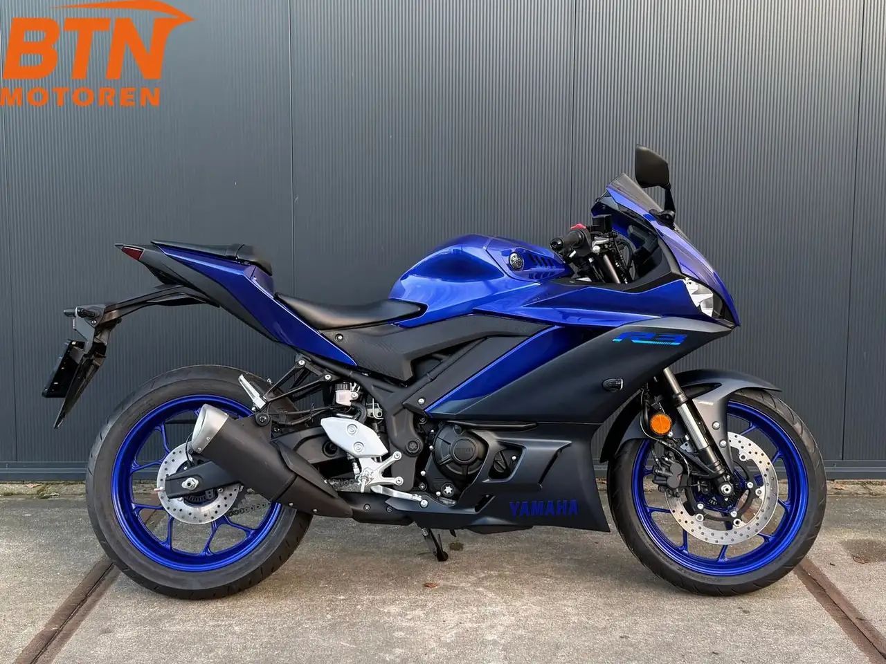 Yamaha R 3