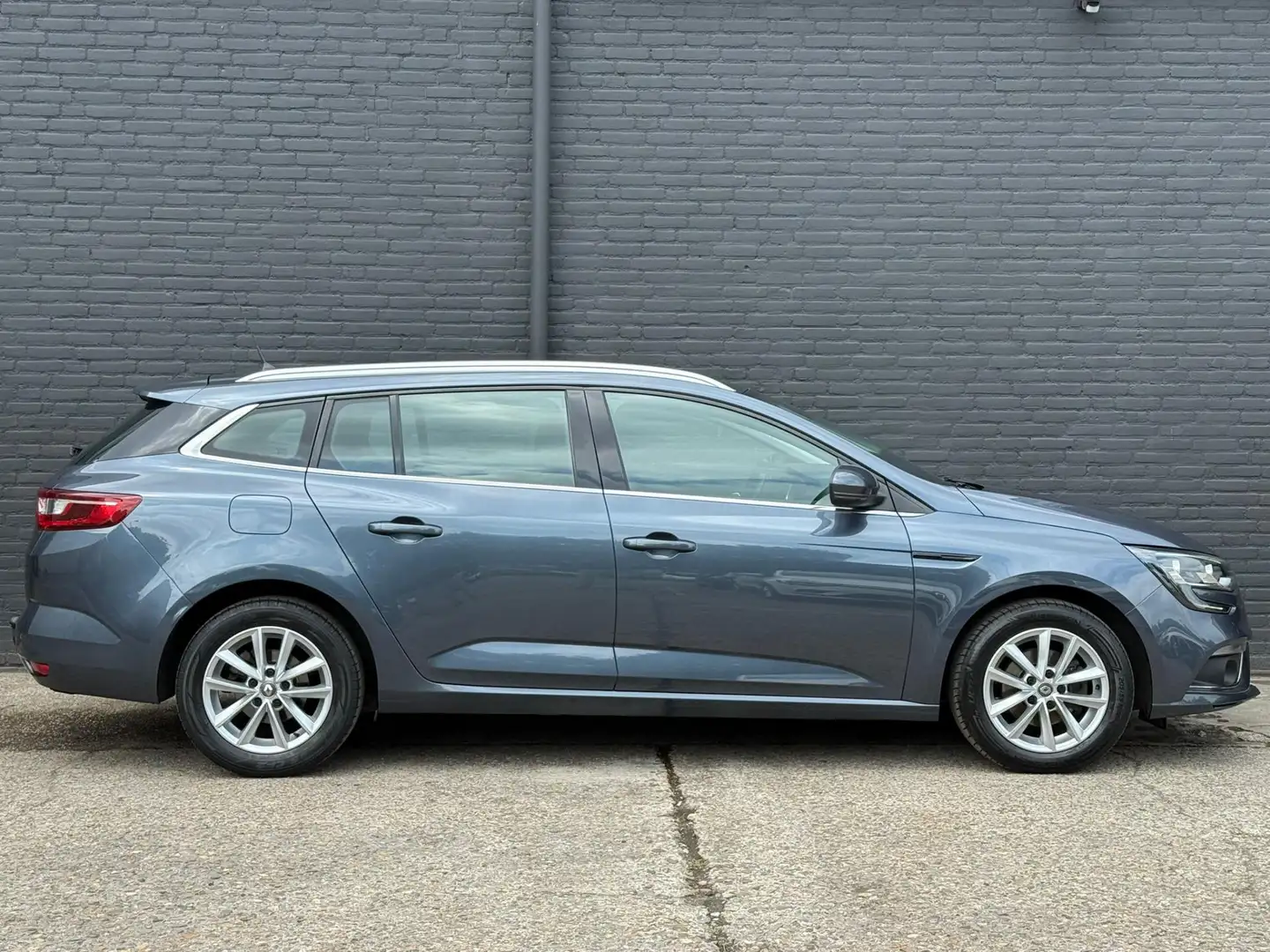 Renault Megane Estate 1.2 TCe Limited PDC | NAVI | TREKHAAK | CRU Gris - 2